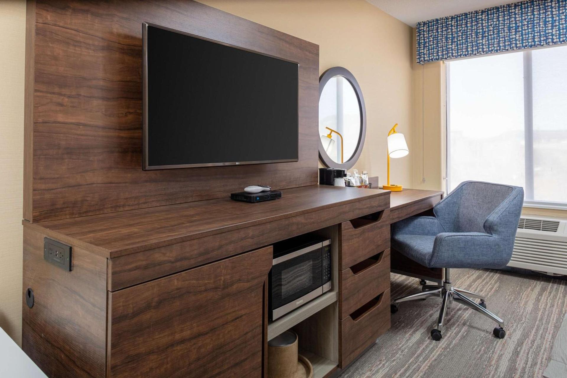 Hampton Inn Castle Rock photo 17