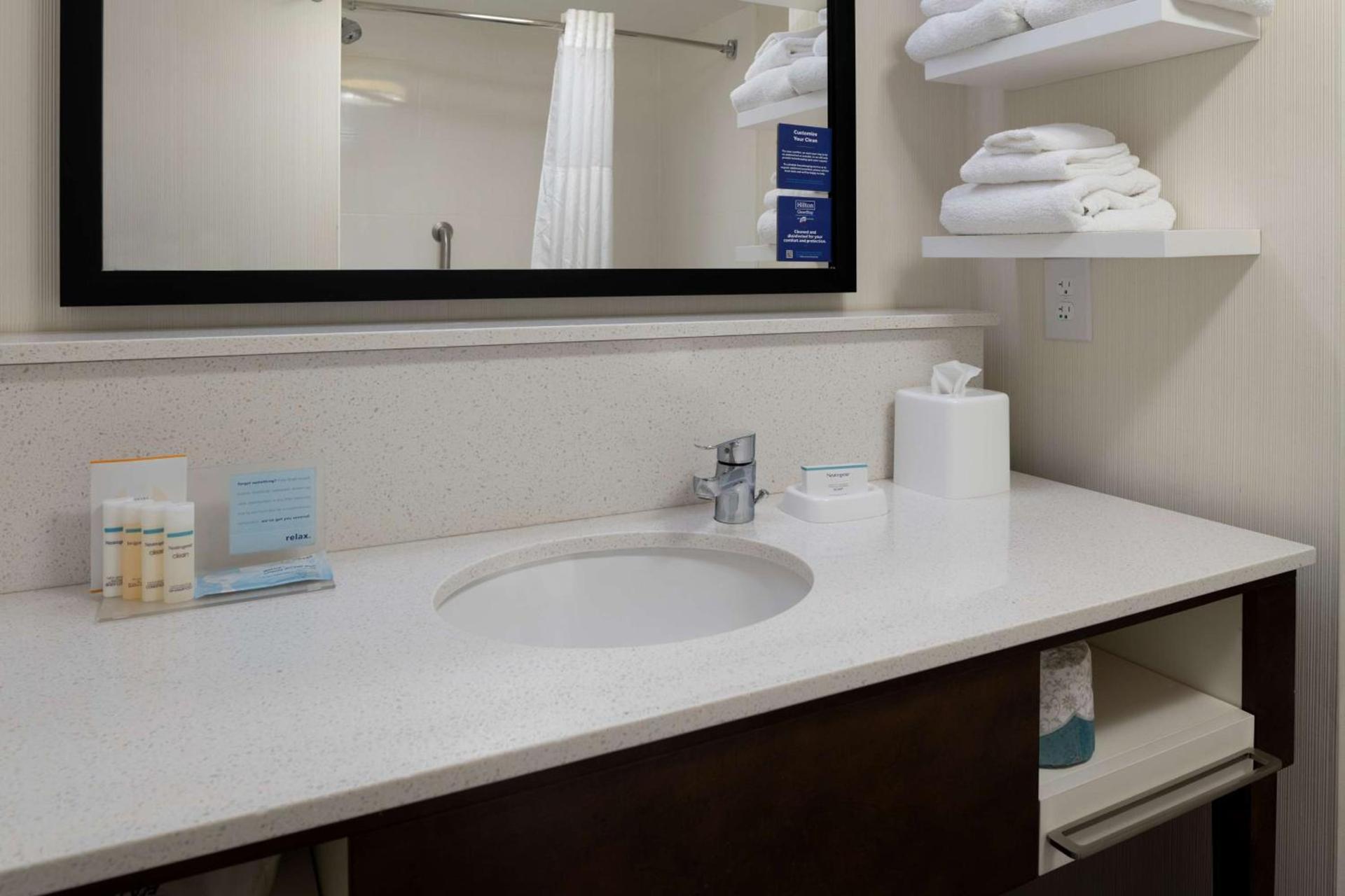 Hampton Inn Columbia photo 13
