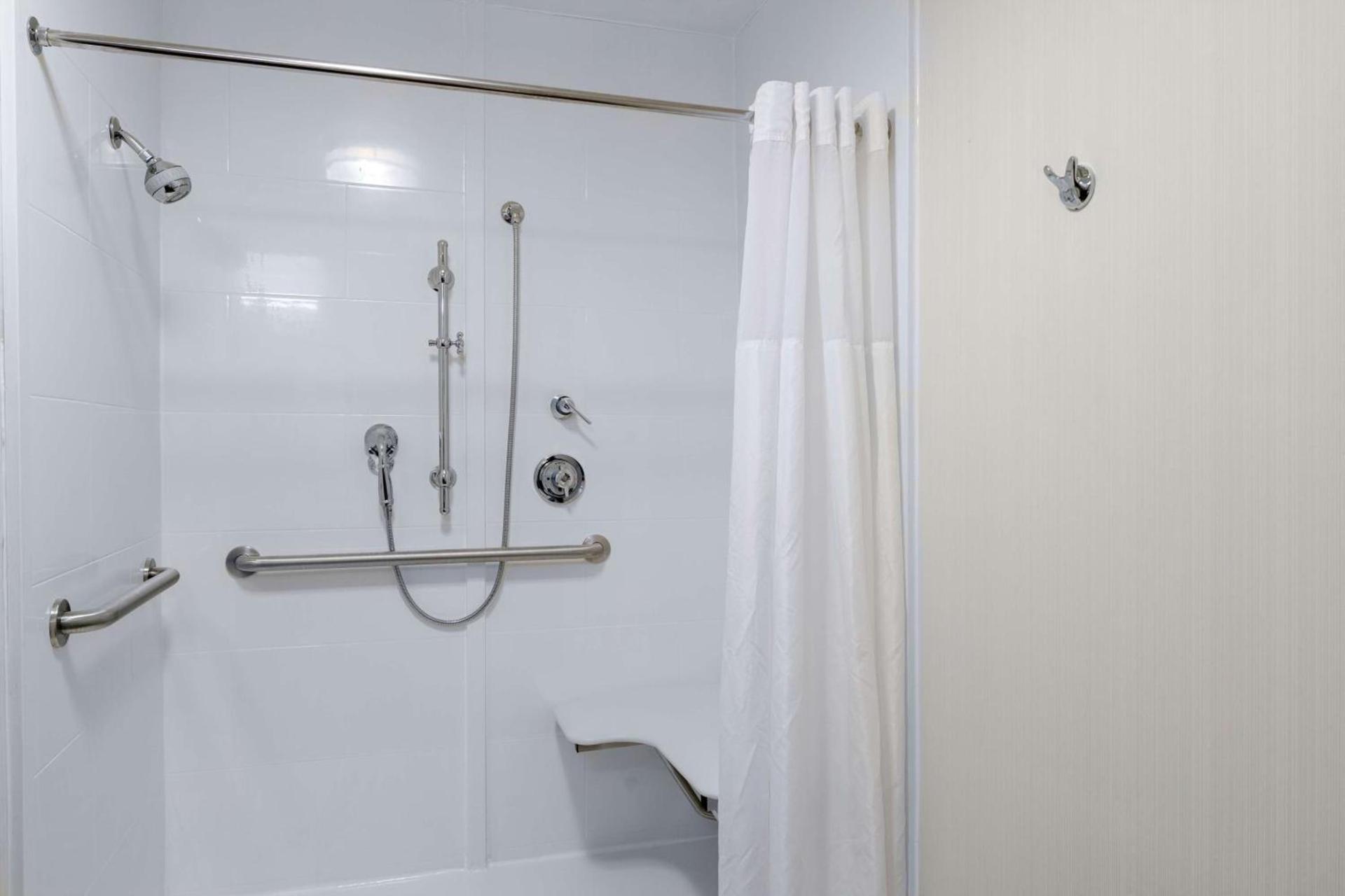 Hampton Inn Columbia photo 15