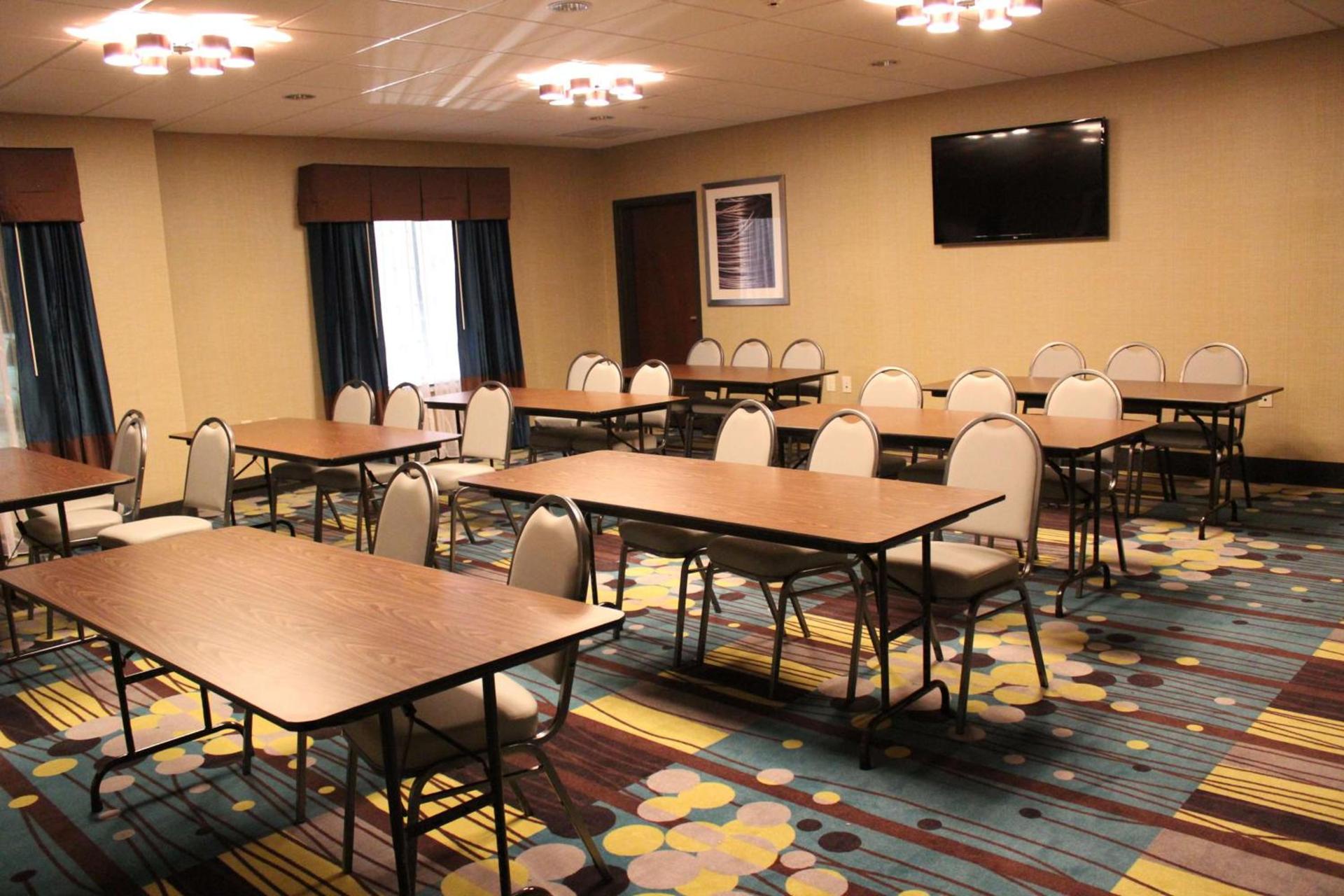 Hampton Inn Cotulla photo 11