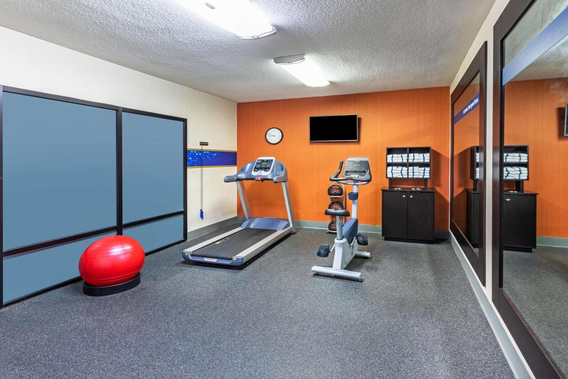 Hampton Inn Aiken photo 10