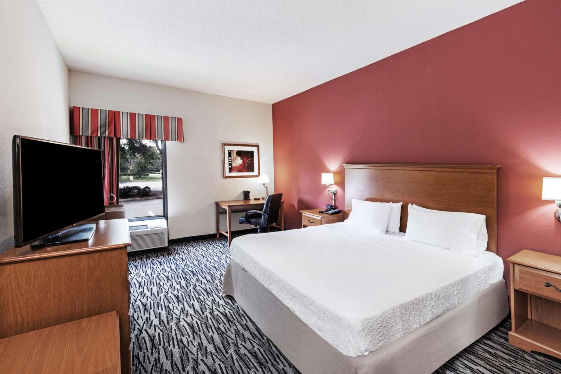 Hampton Inn Aiken photo 13