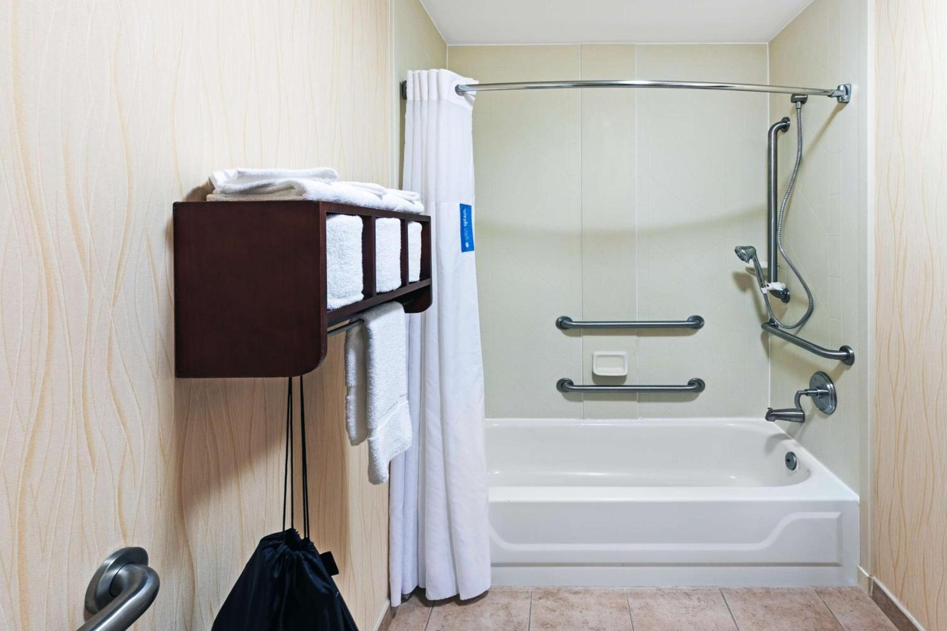 Hampton Inn Aiken photo 19
