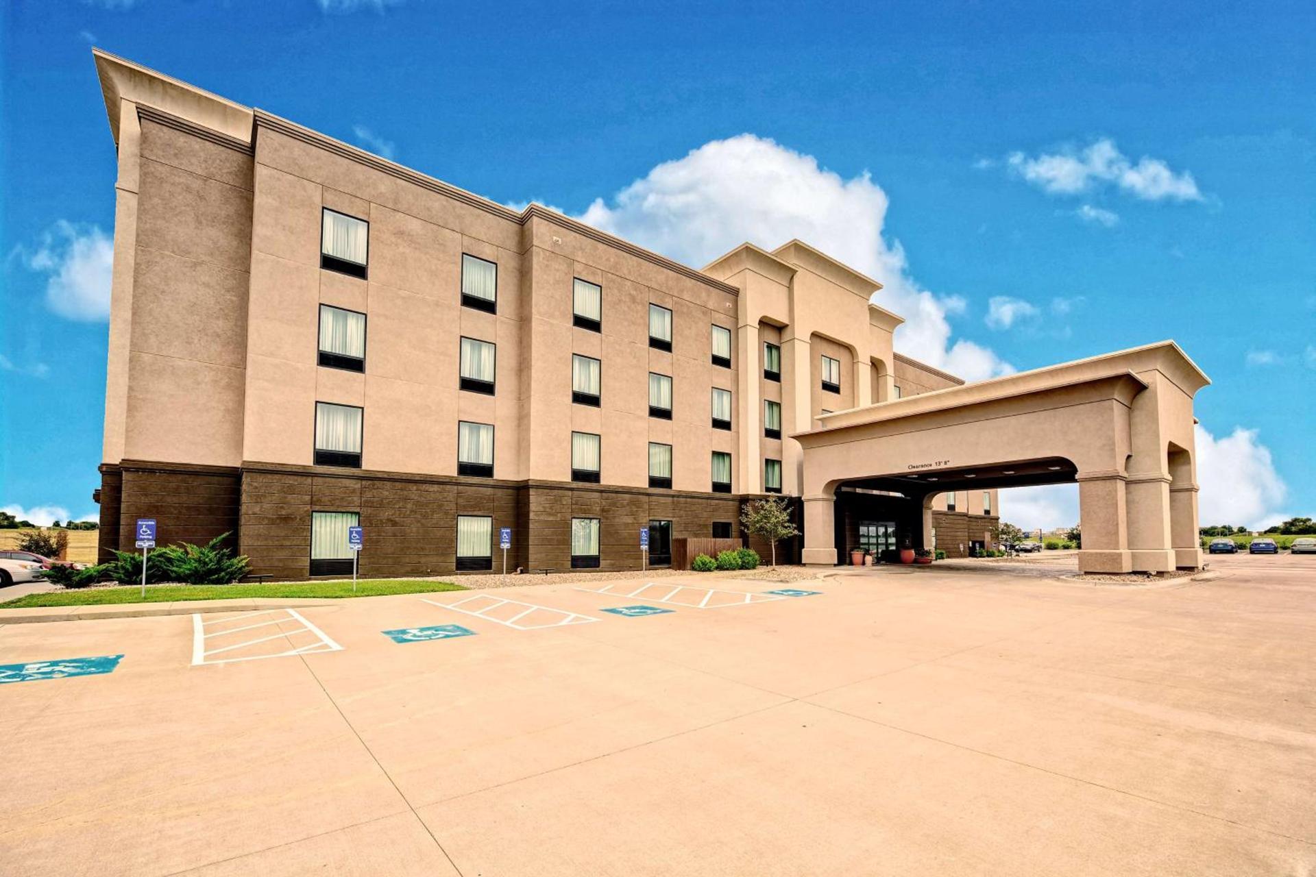 Hampton Inn Belton/Kansas City photo 2
