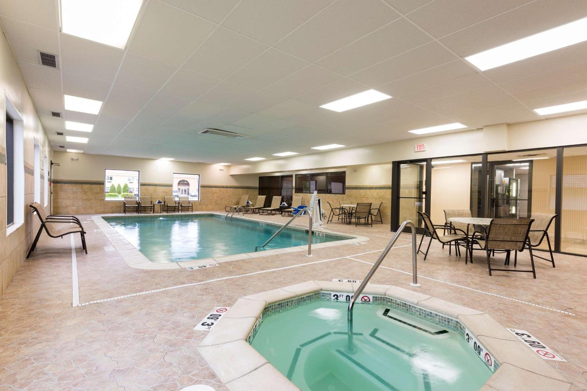 Hampton Inn Port Huron photo 6