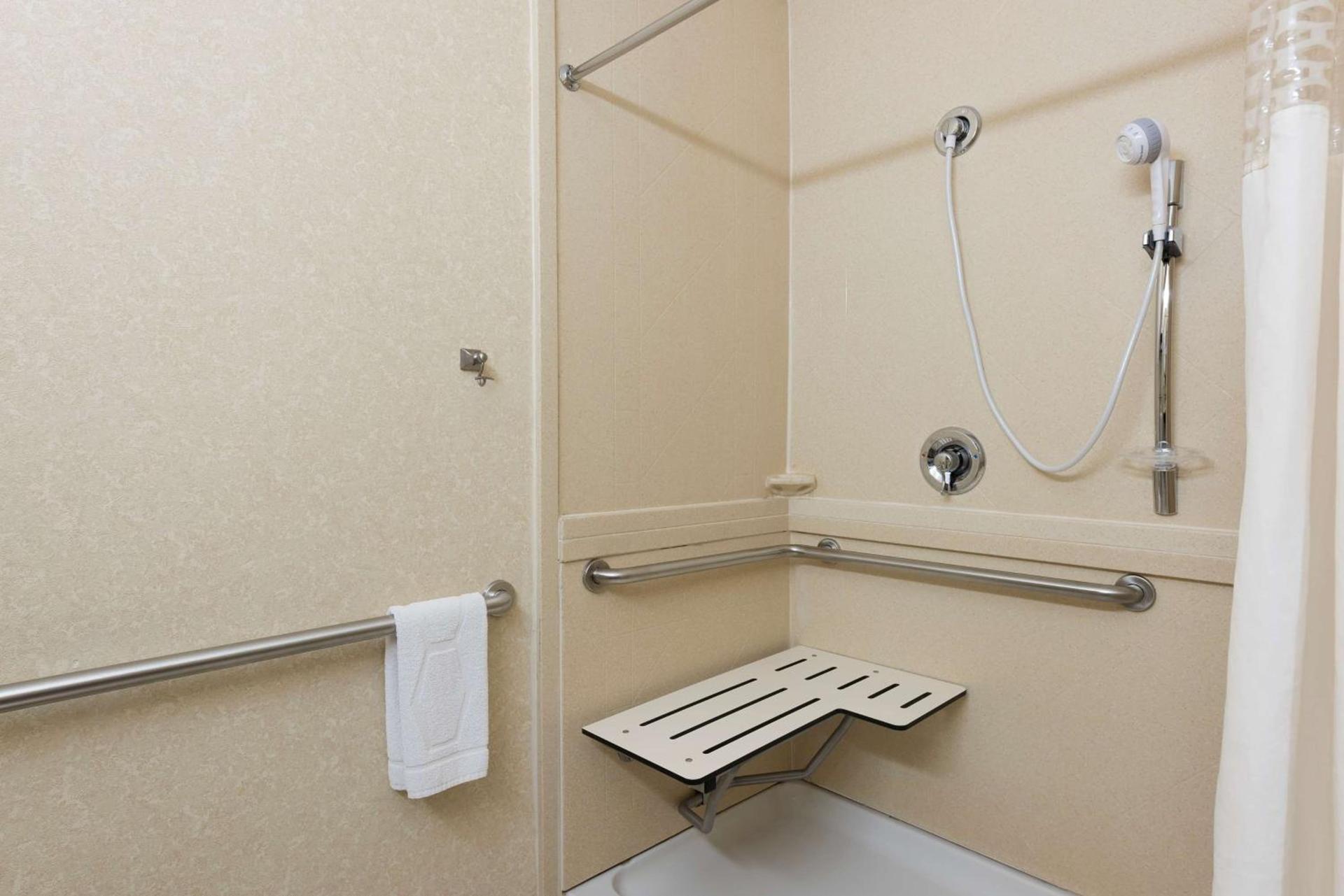 Hampton Inn Port Huron photo 13