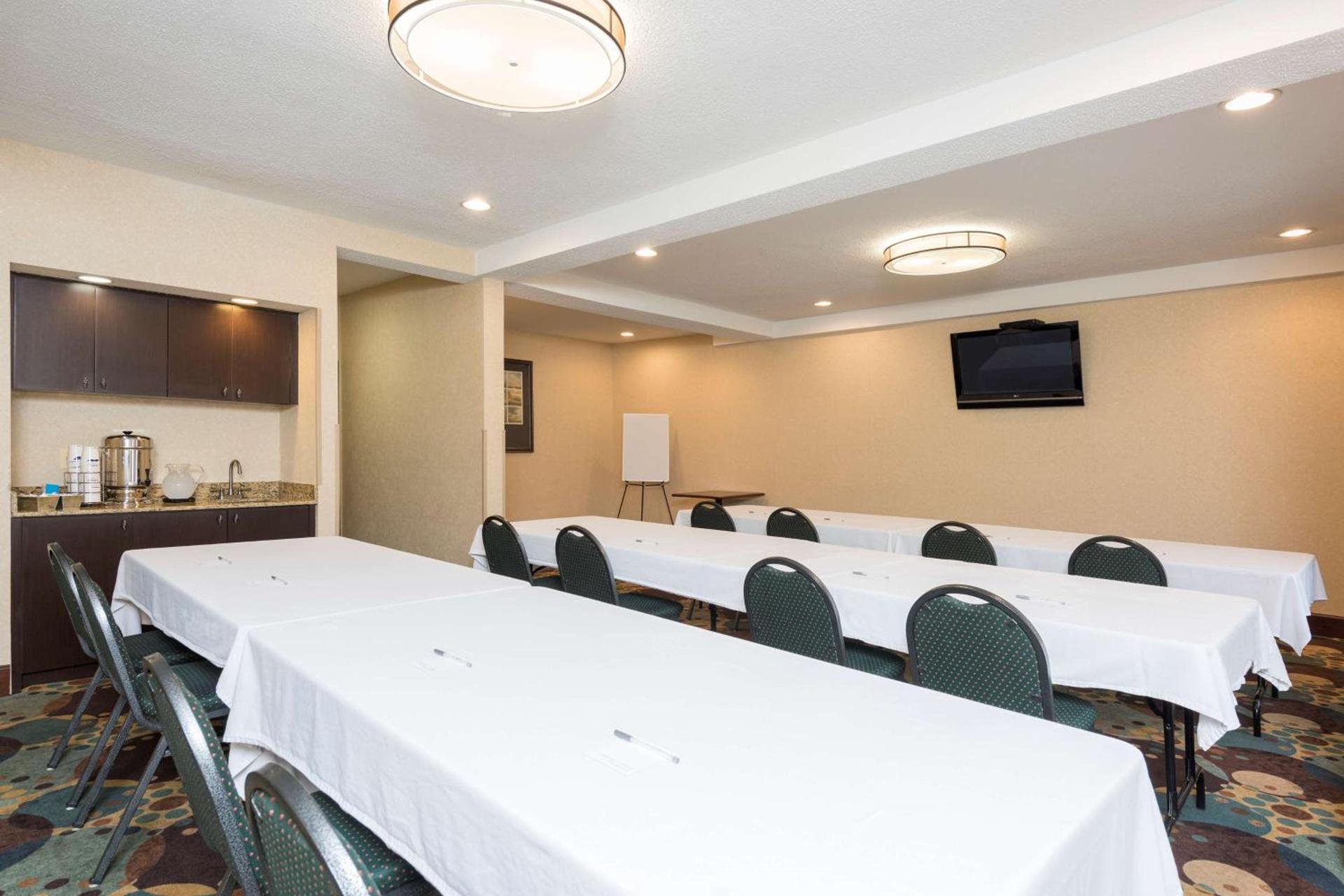 Hampton Inn Port Huron photo 14