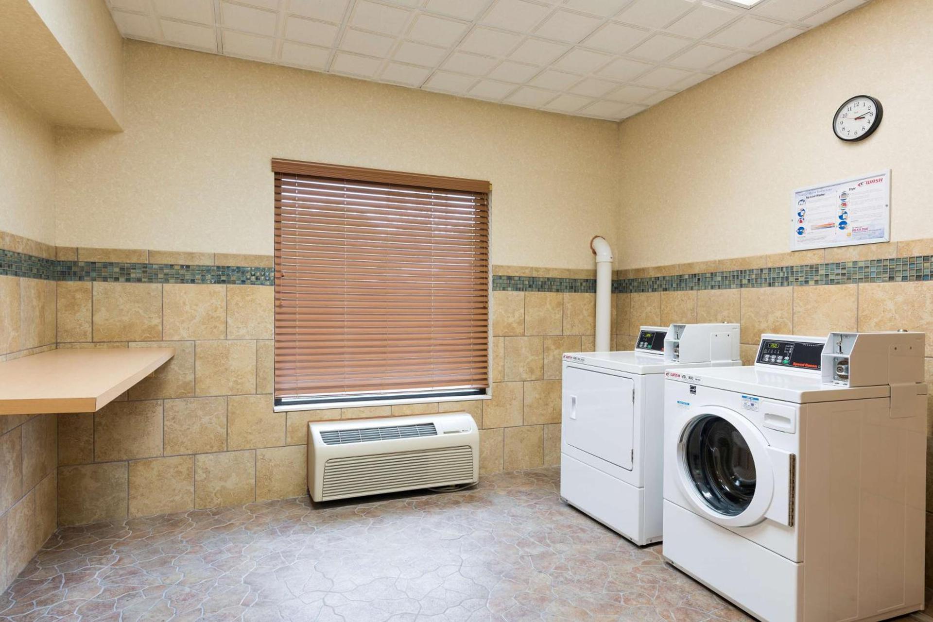 Hampton Inn Port Huron photo 15