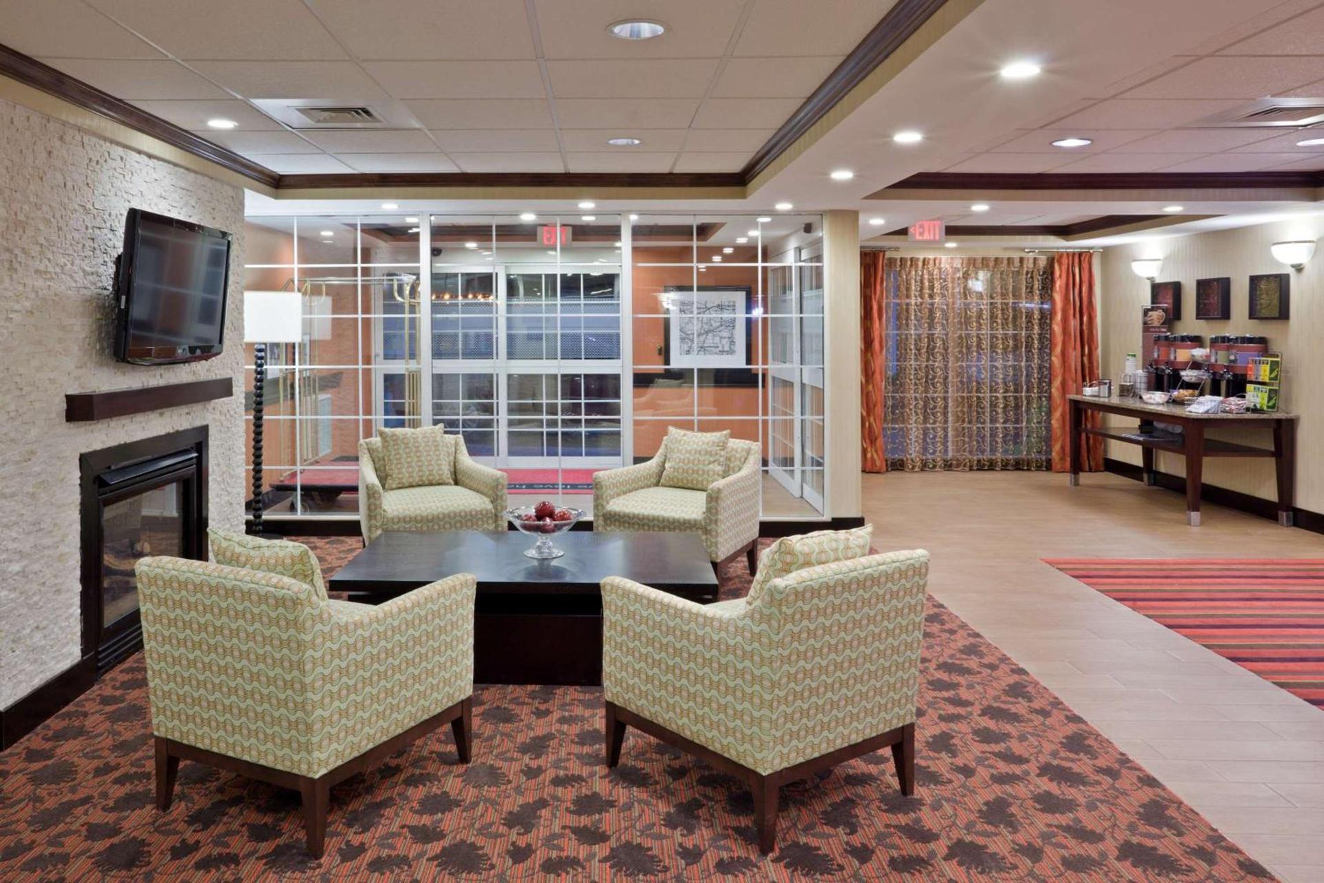Hampton Inn Sturbridge photo 2