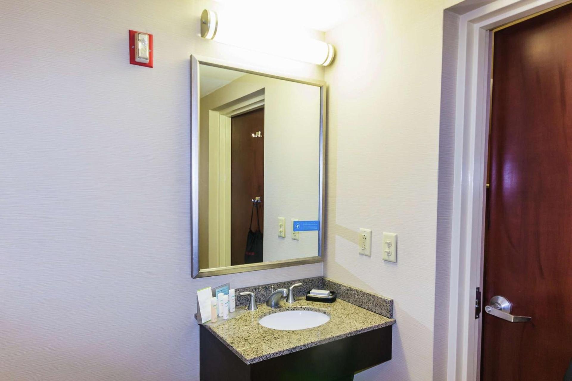 Hampton Inn Sturbridge photo 8