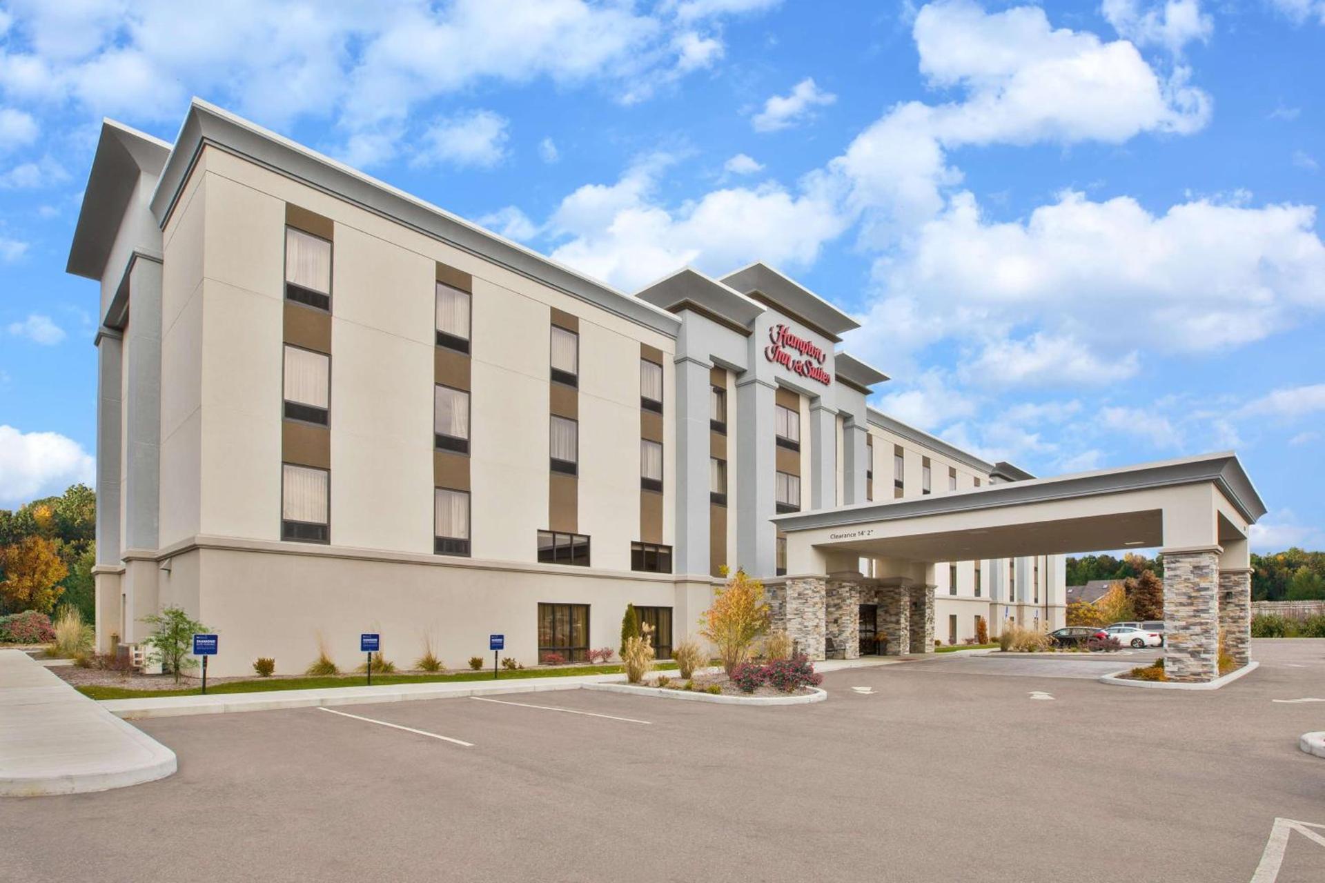 Hampton Inn & Suites Alliance photo 1