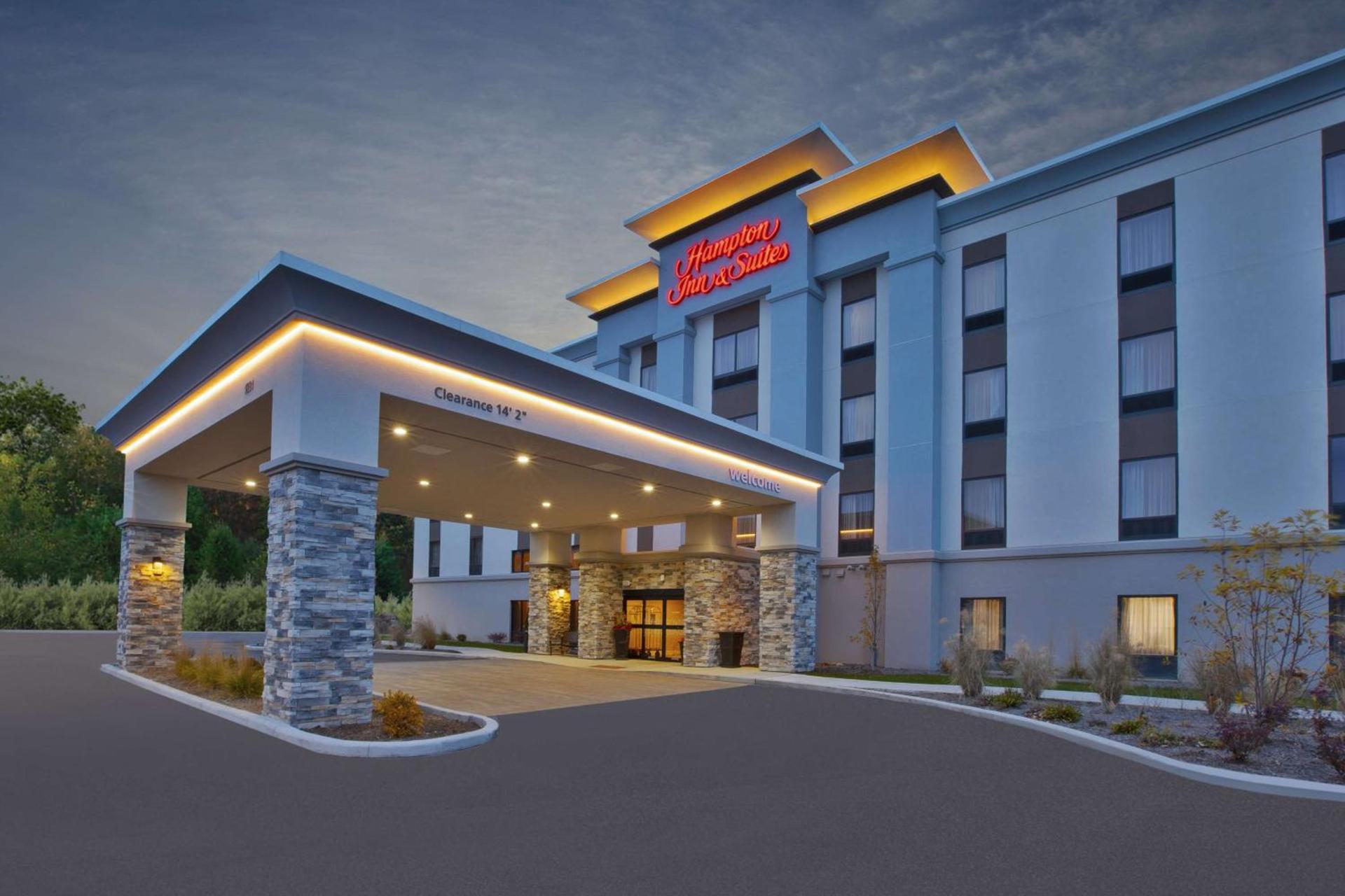 Hampton Inn & Suites Alliance photo 2