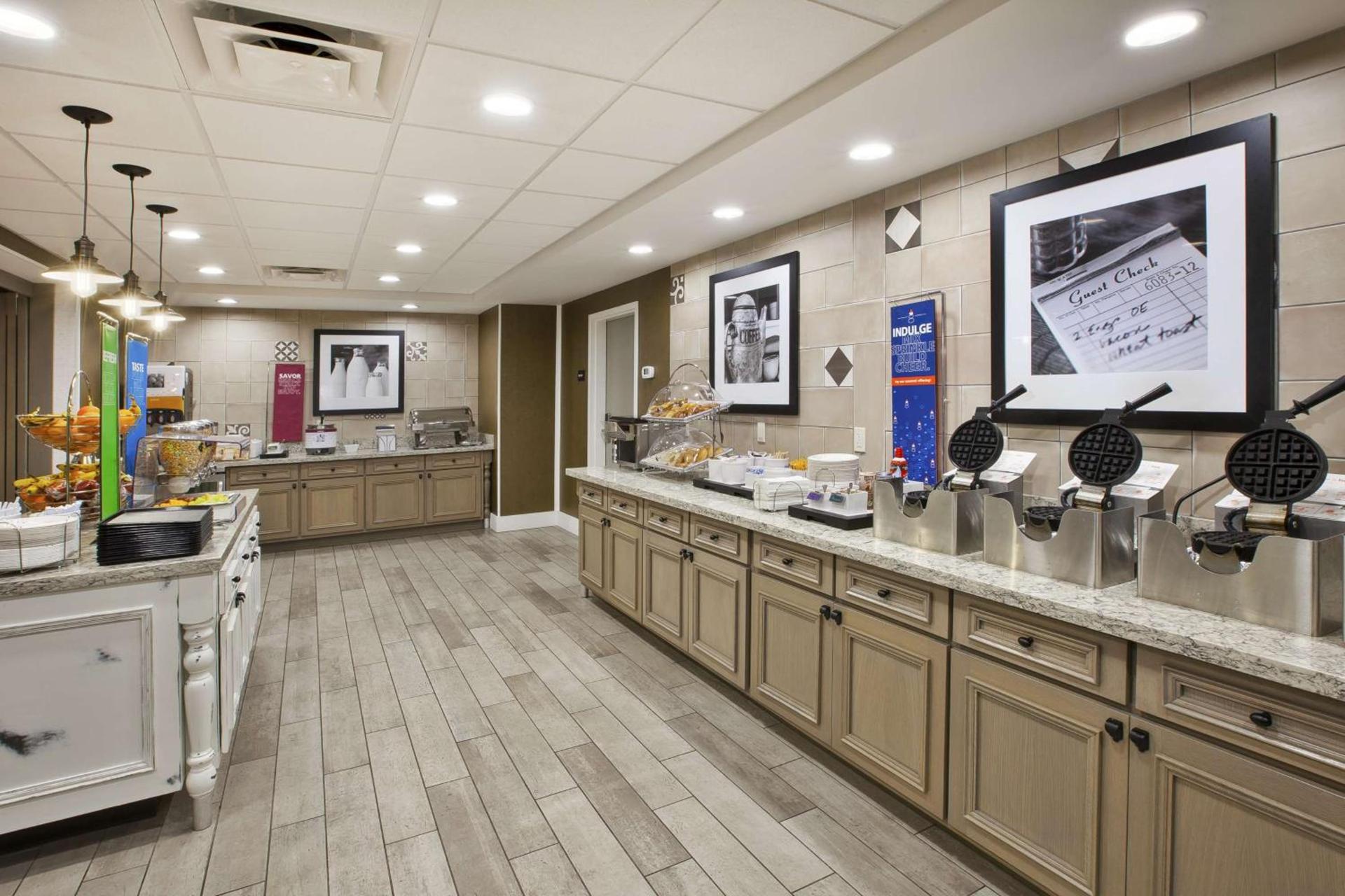 Hampton Inn & Suites Alliance photo 8
