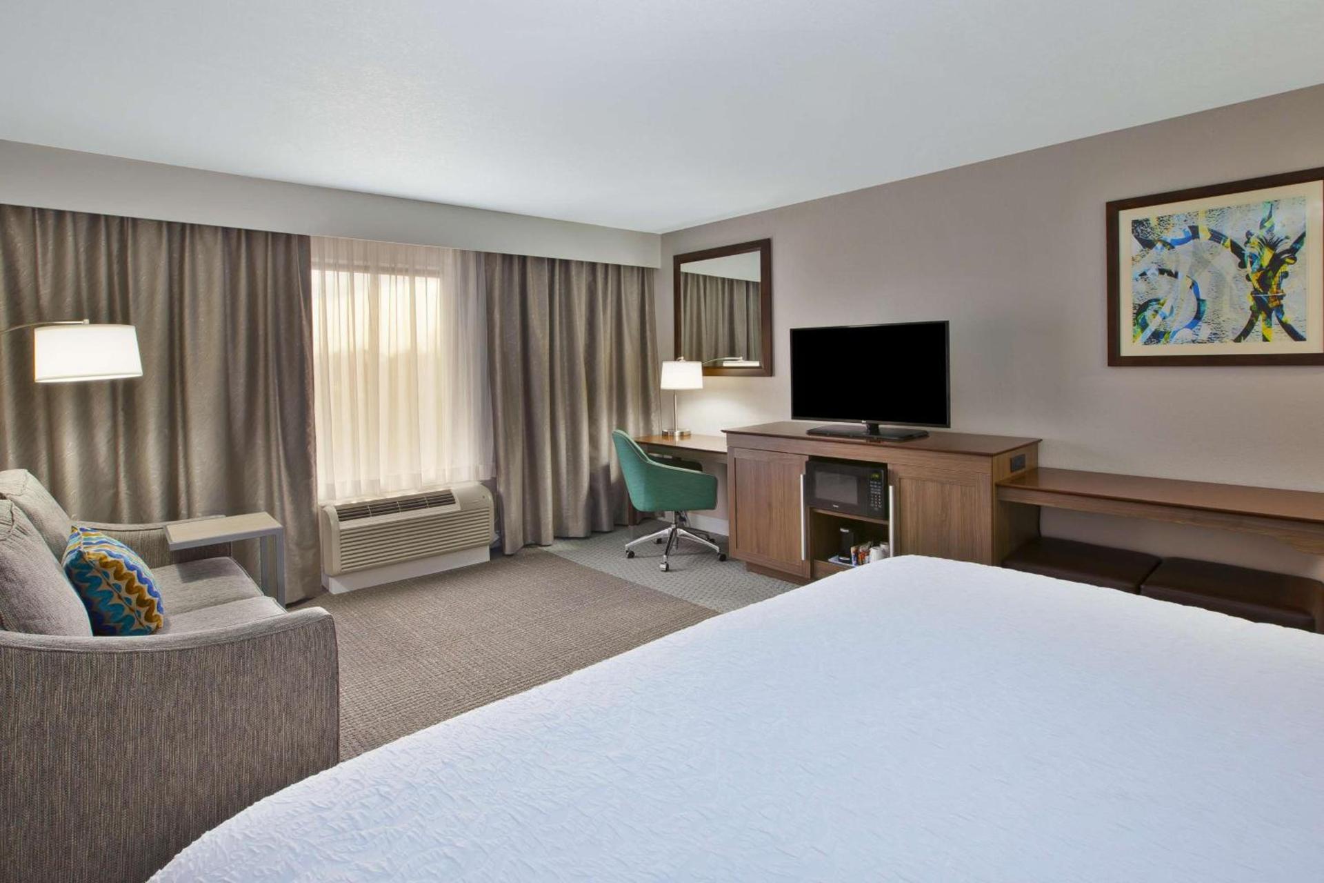 Hampton Inn & Suites Alliance photo 13