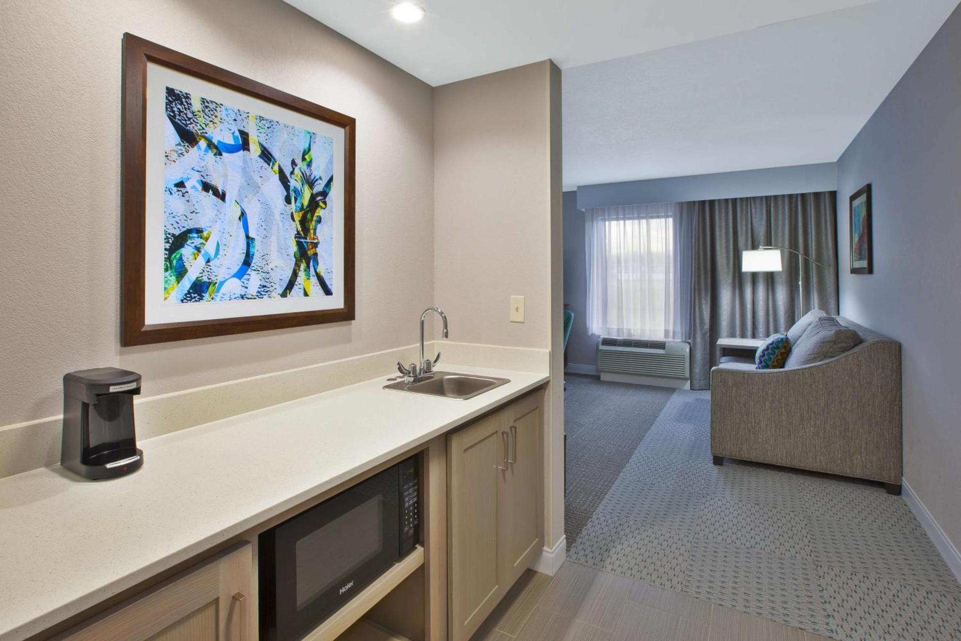Hampton Inn & Suites Alliance photo 14