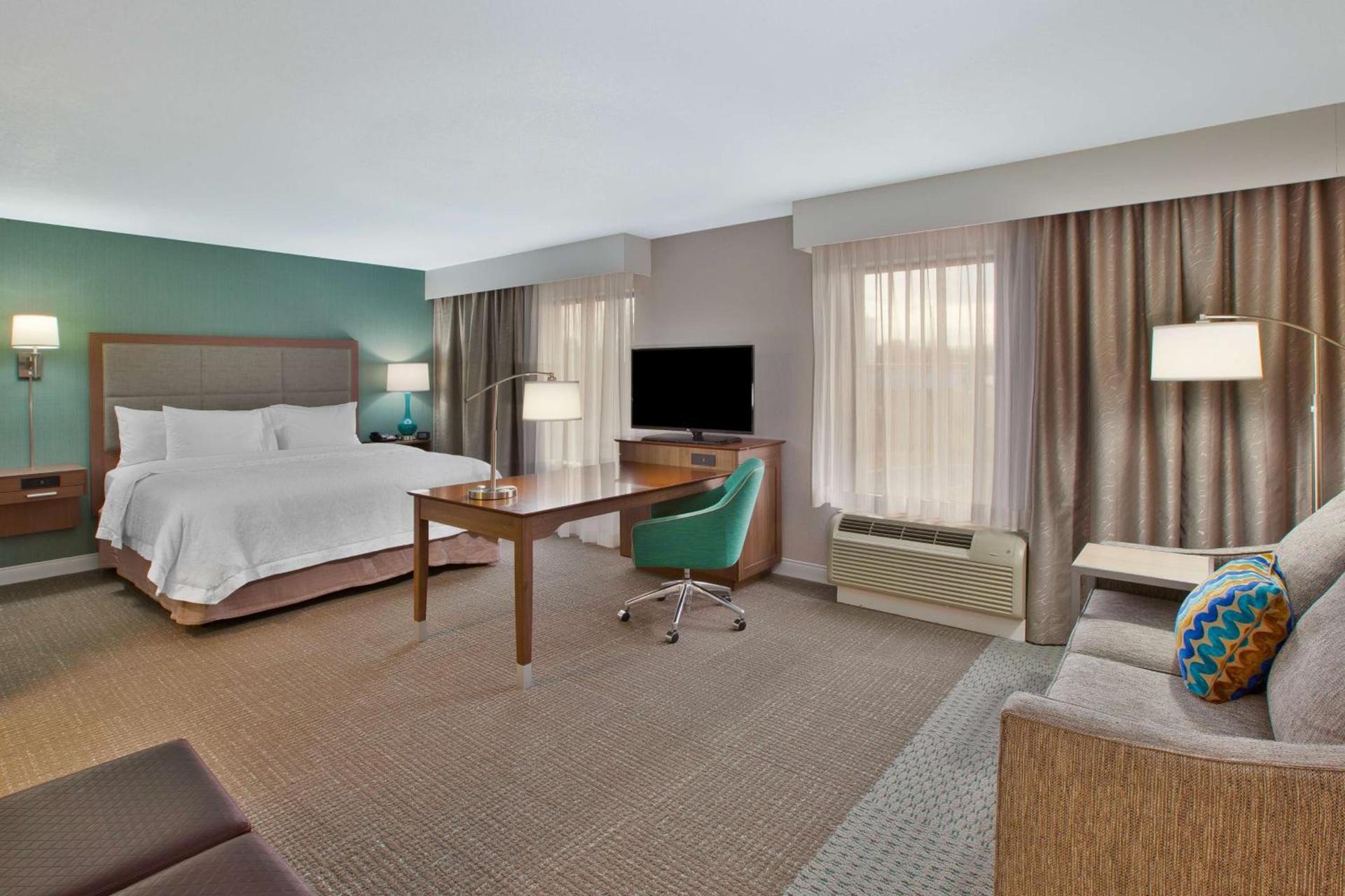 Hampton Inn & Suites Alliance photo 16