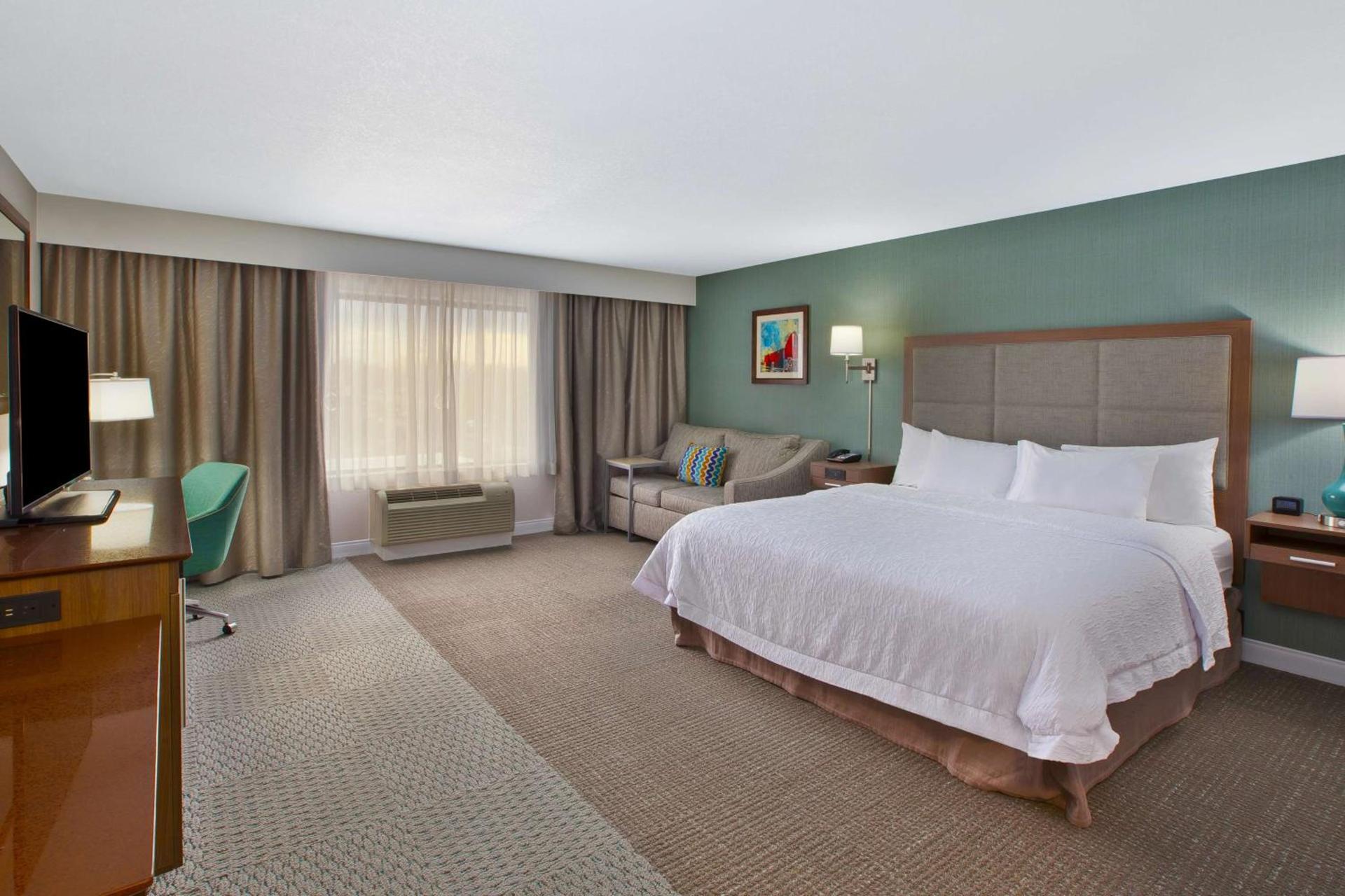 Hampton Inn & Suites Alliance photo 18