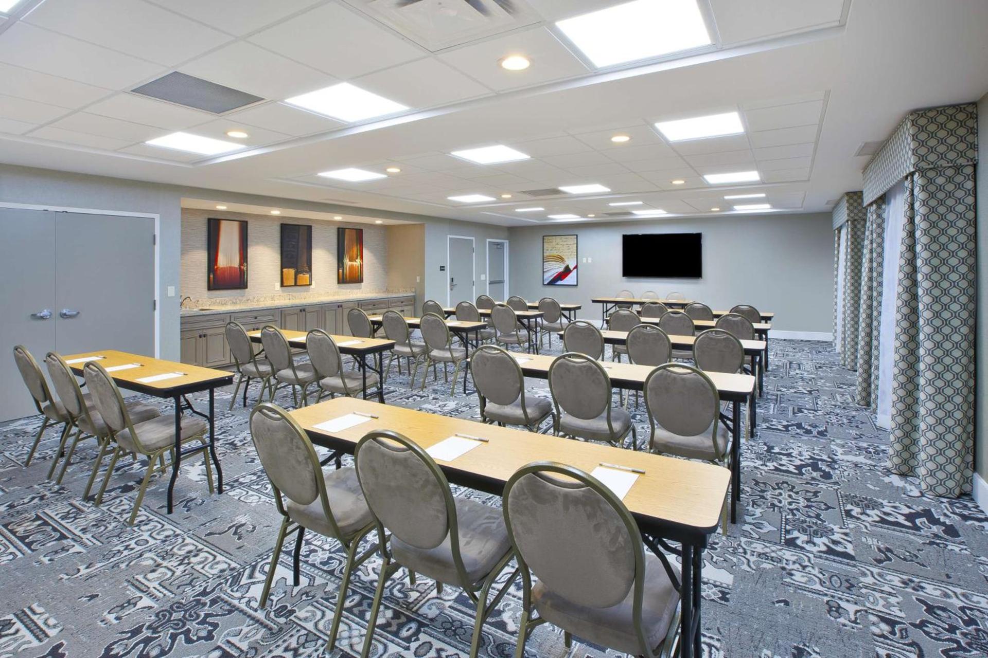 Hampton Inn & Suites Alliance photo 20