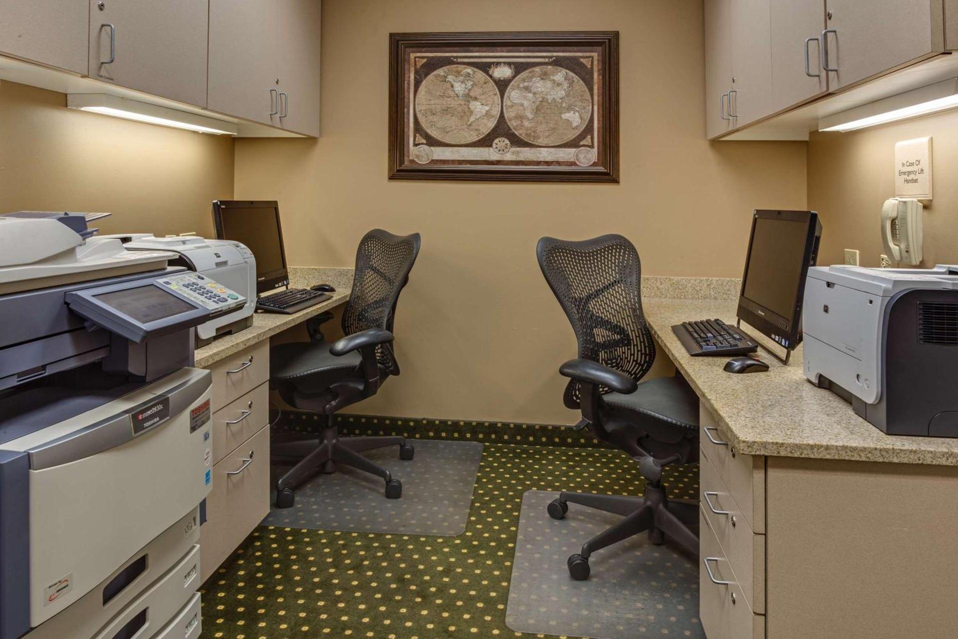 Hilton Garden Inn Cleveland Airport photo 13
