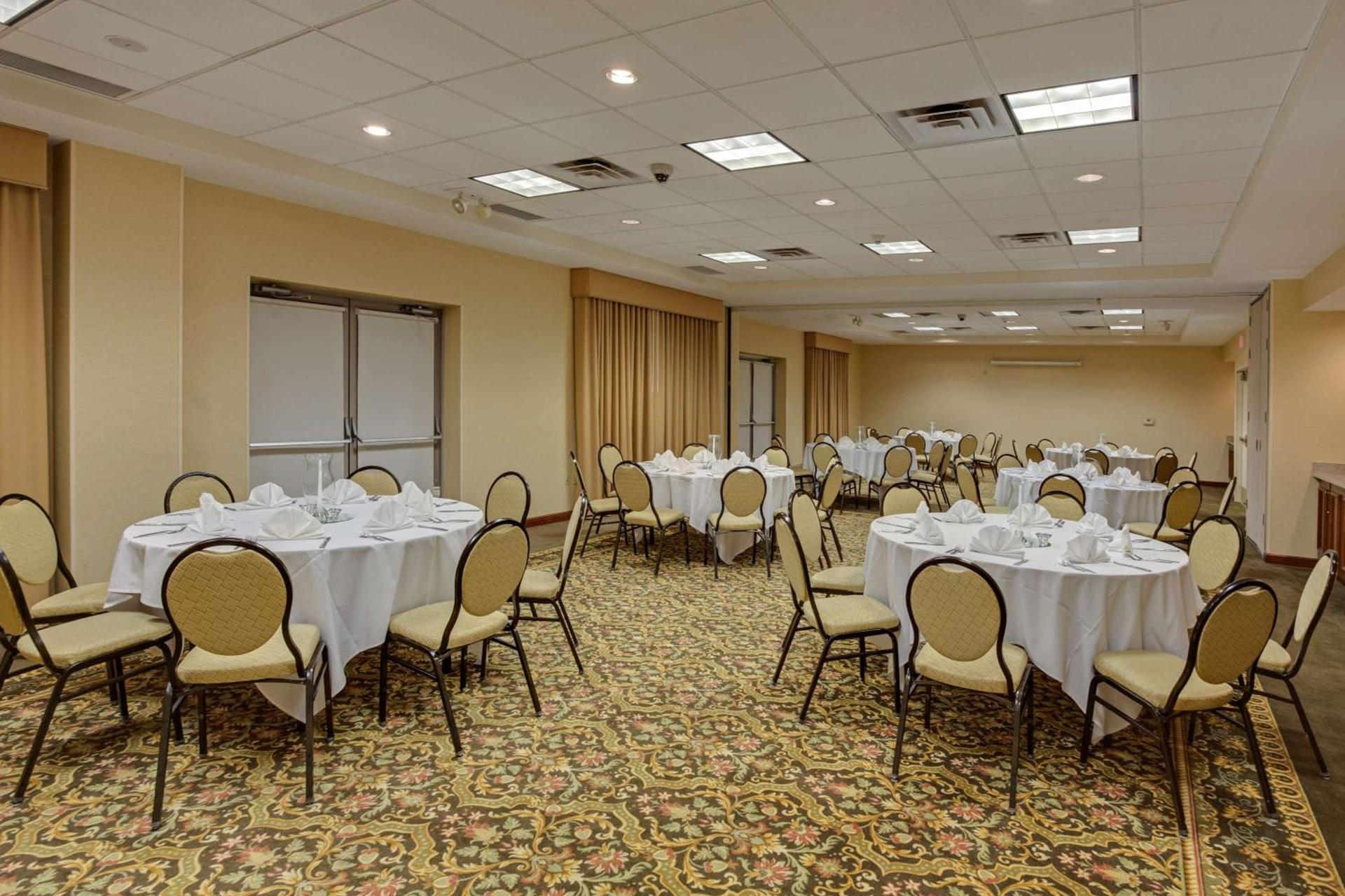 Hilton Garden Inn Cleveland Airport photo 12