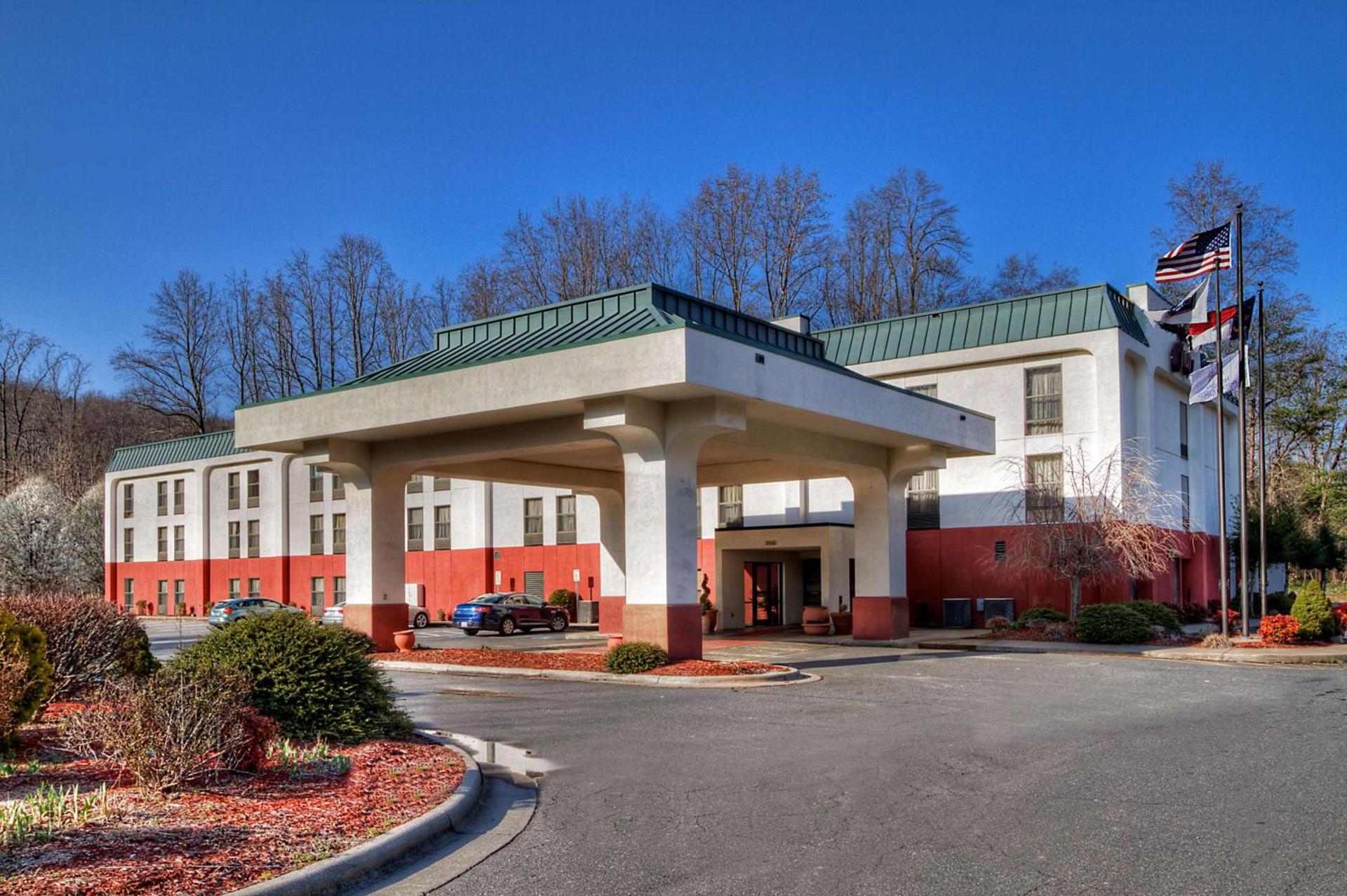 Hampton Inn Marion photo 2