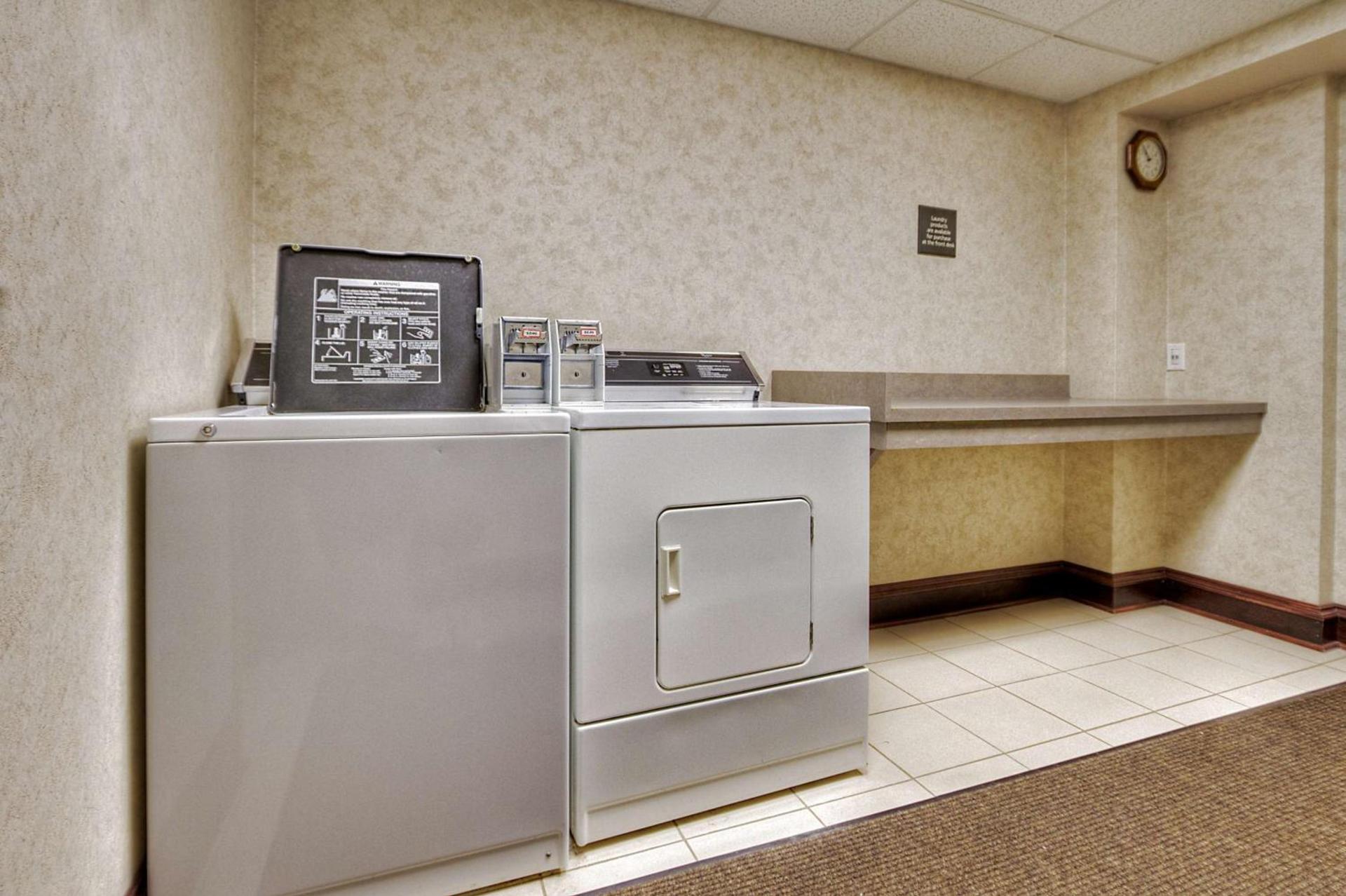 Hampton Inn Marion photo 17