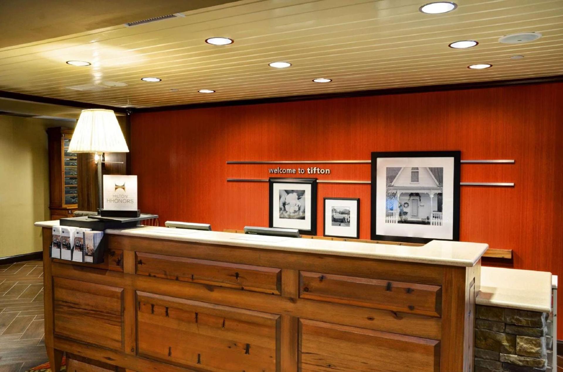 Hampton Inn & Suites Tifton photo 11