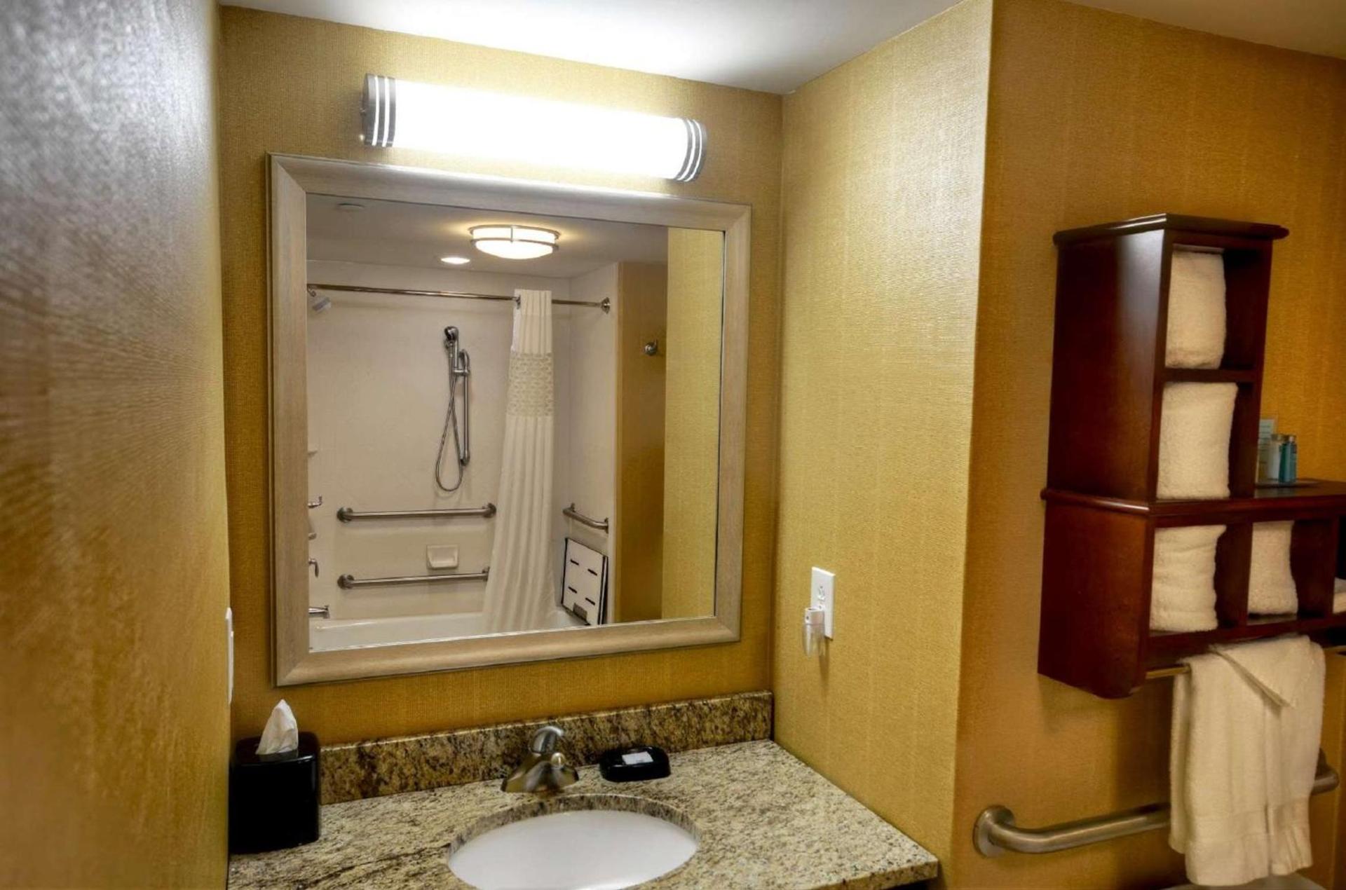 Hampton Inn & Suites Tifton photo 14