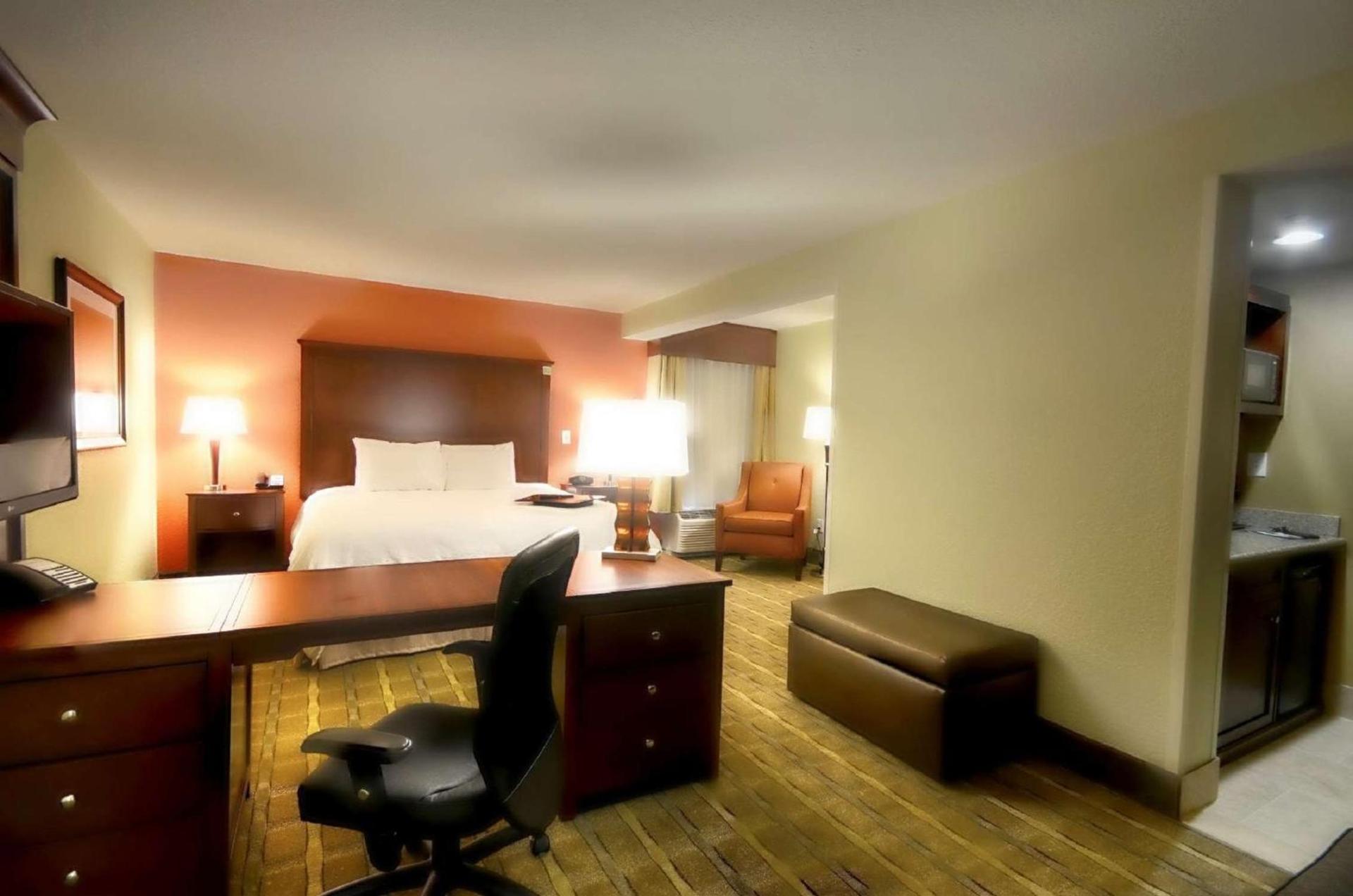 Hampton Inn & Suites Tifton photo 16