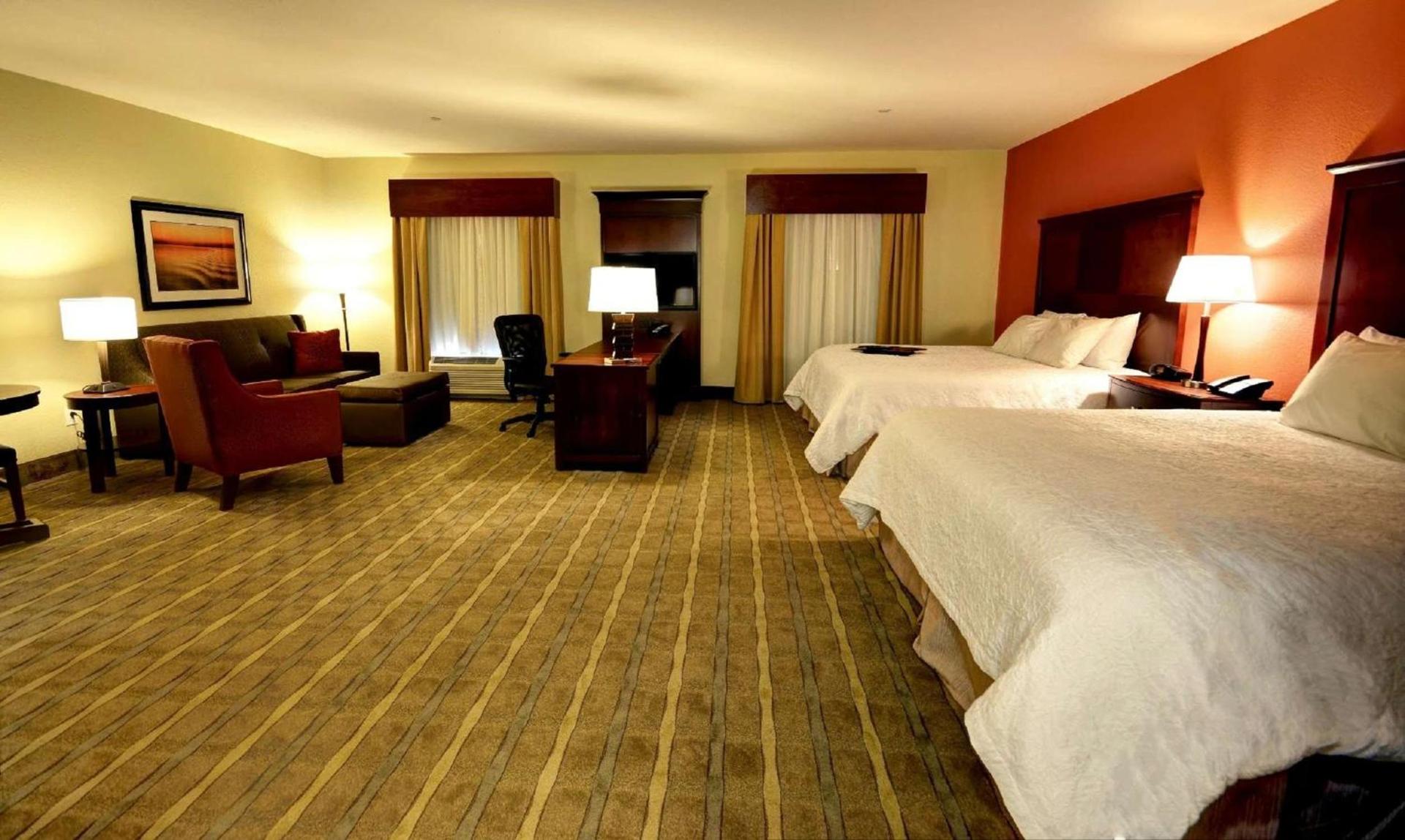 Hampton Inn & Suites Tifton photo 17