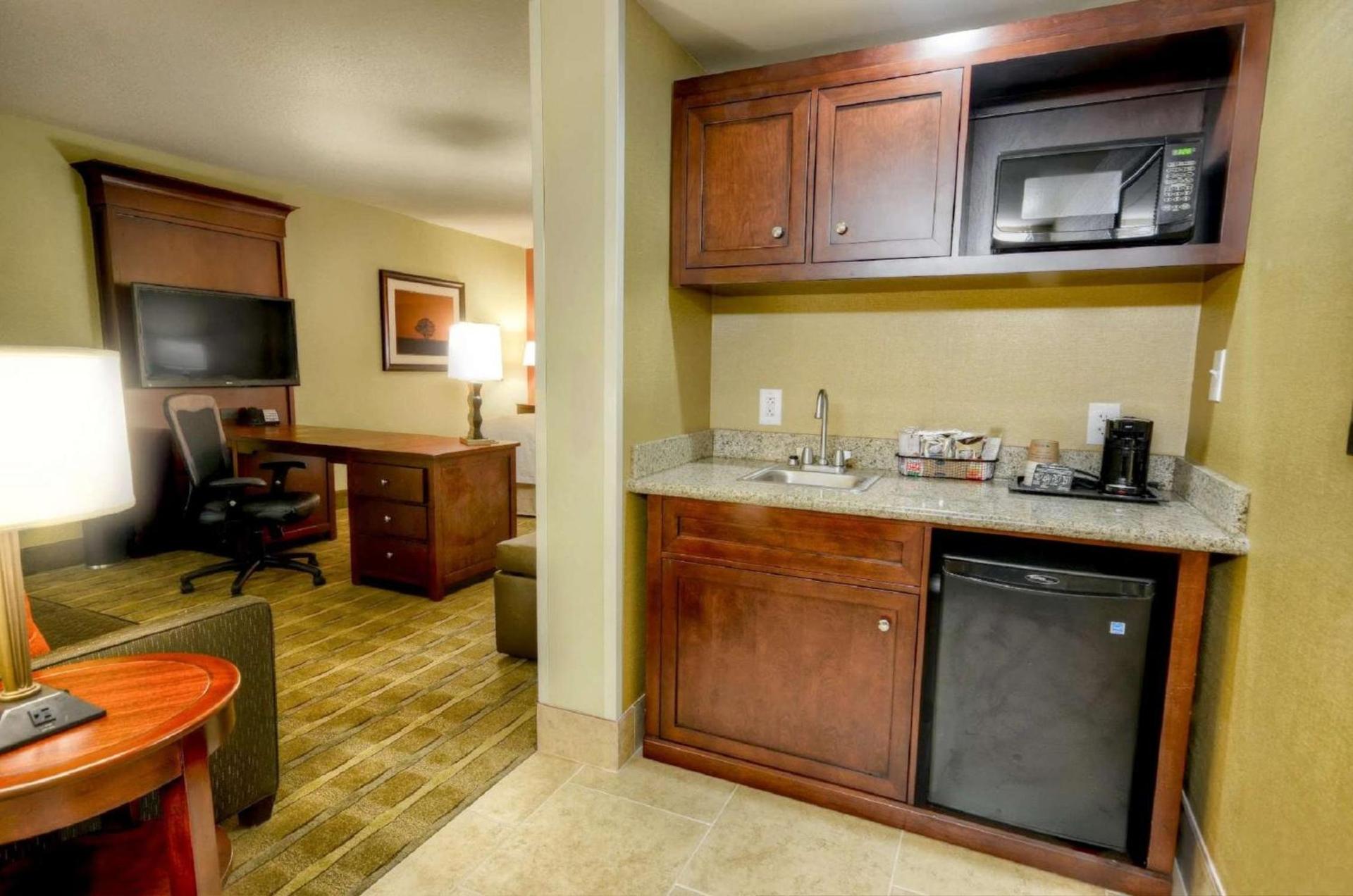 Hampton Inn & Suites Tifton photo 20