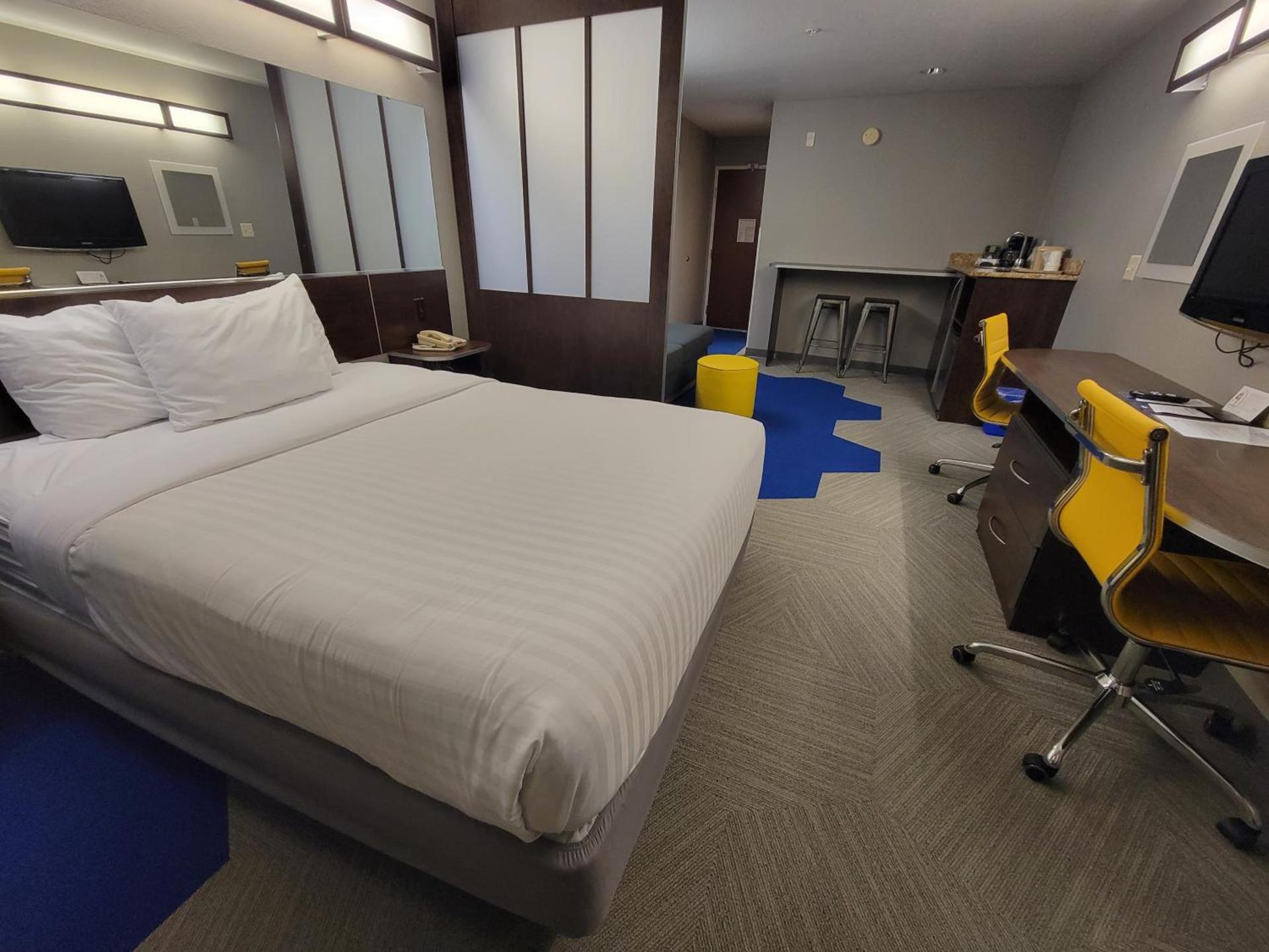Microtel Inn & Suites by Wyndham Bluffs photo 48