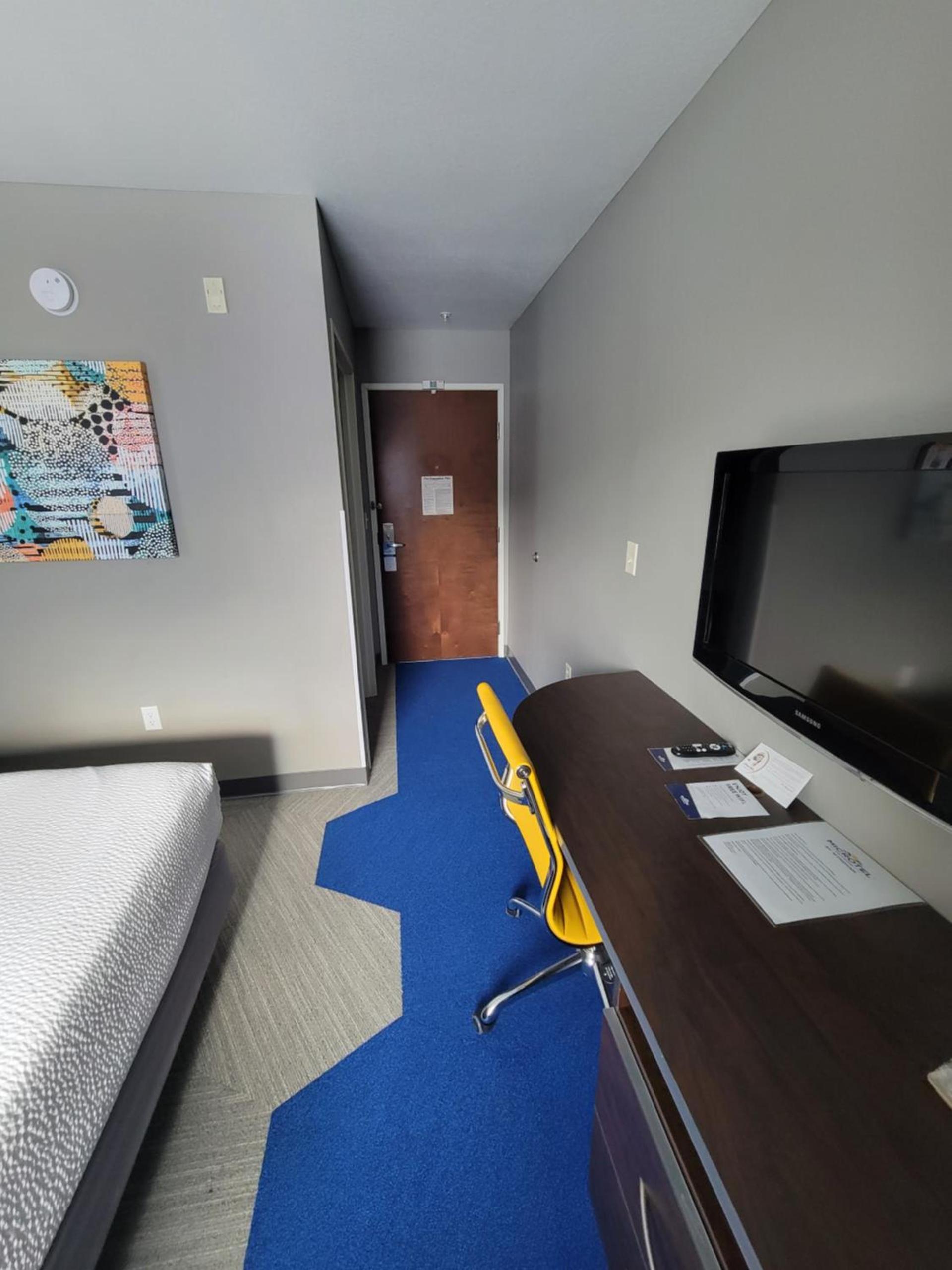 Microtel Inn & Suites by Wyndham Bluffs photo 33