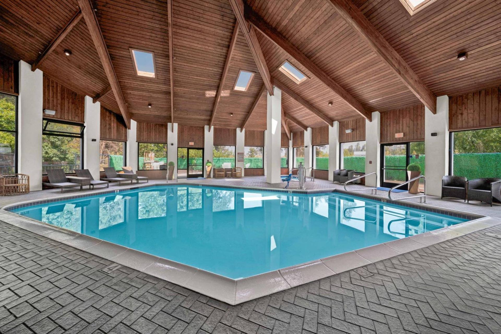 Baymont by Wyndham Anderson photo 19