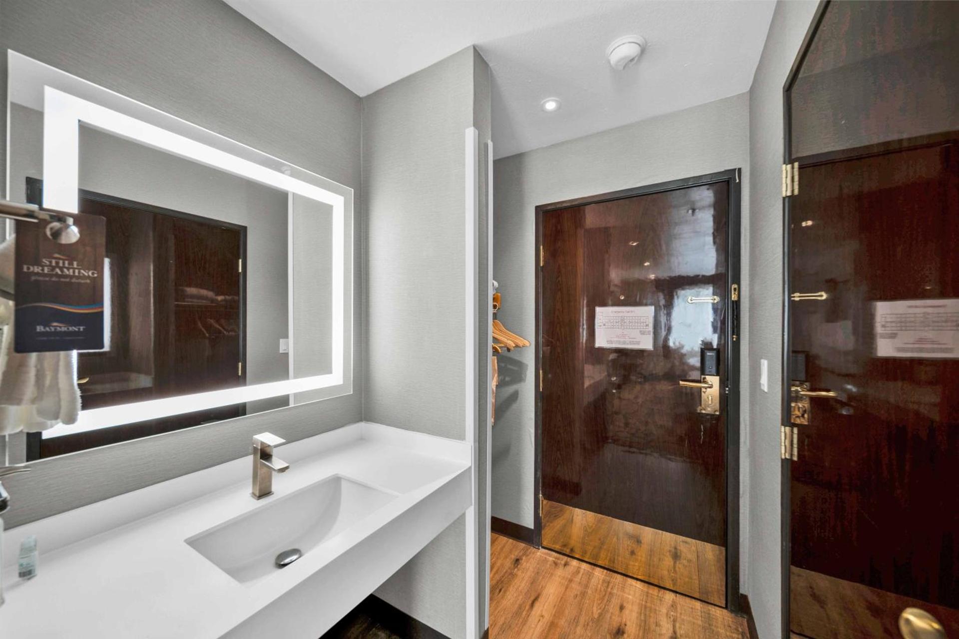 Baymont by Wyndham Anderson photo 24