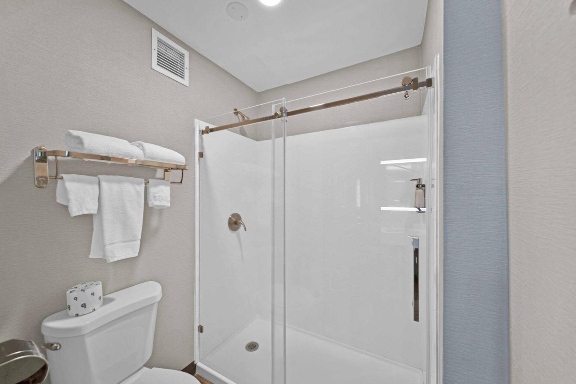 Baymont by Wyndham Anderson photo 22