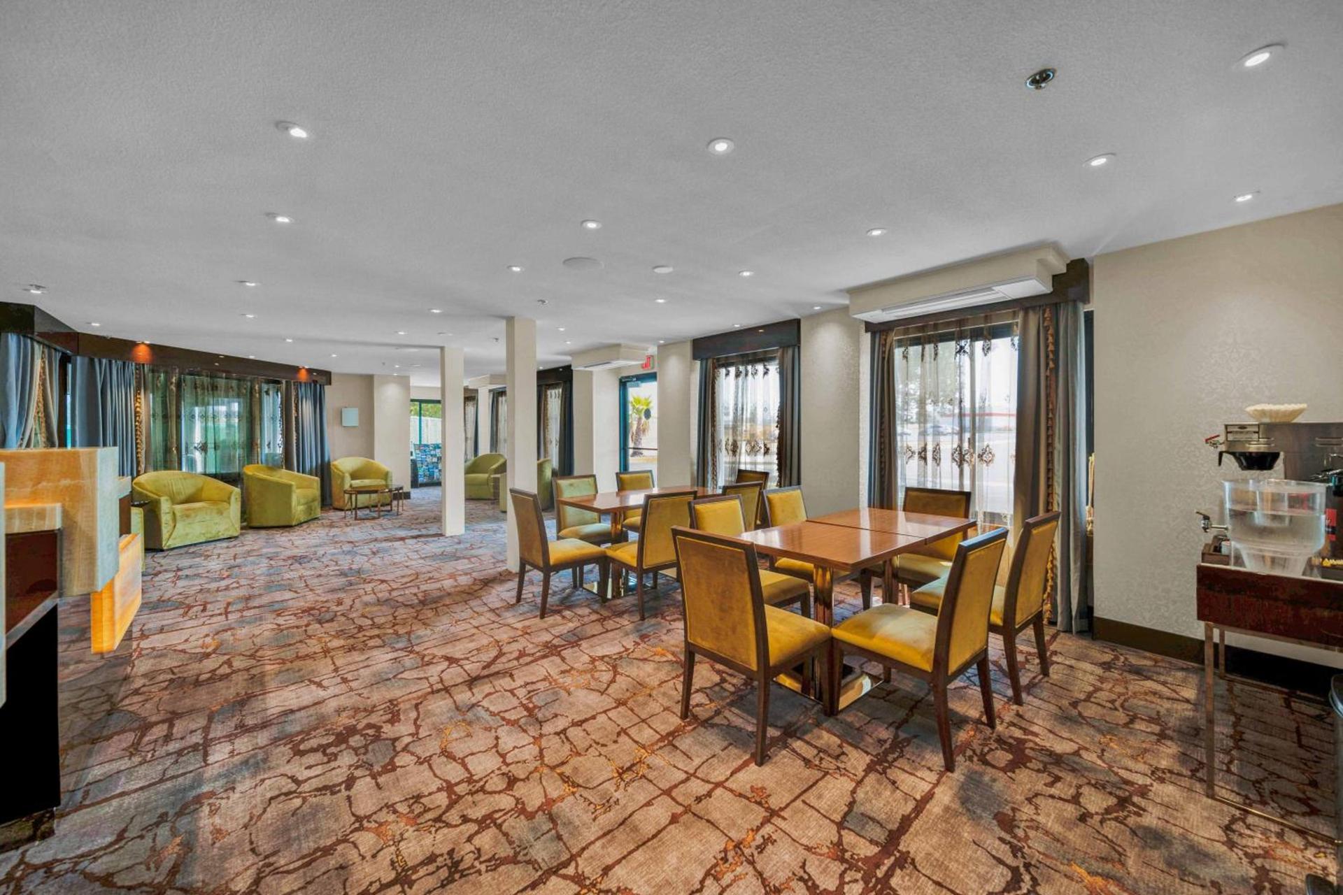 Baymont by Wyndham Anderson photo 27