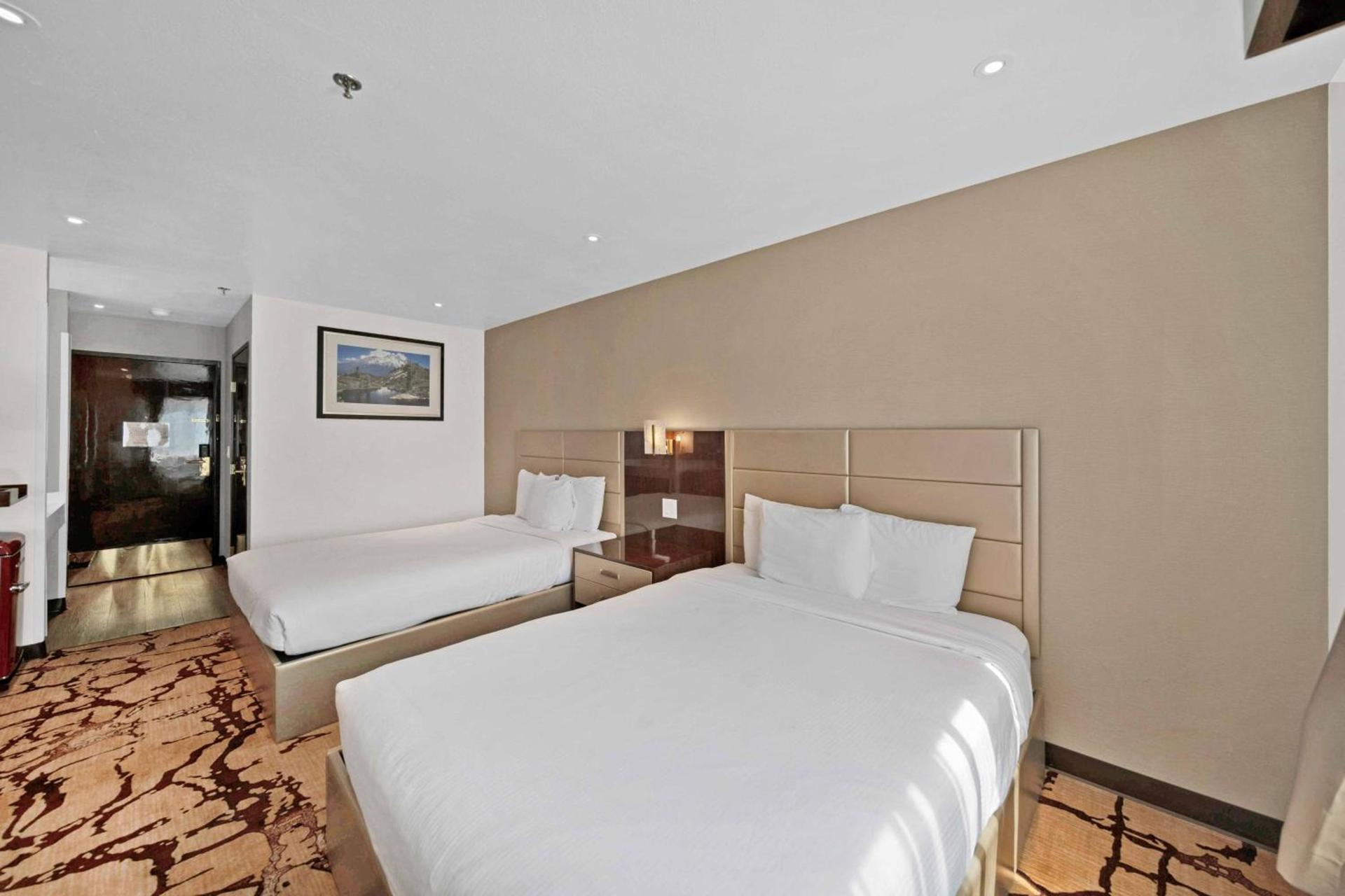 Baymont by Wyndham Anderson photo 37