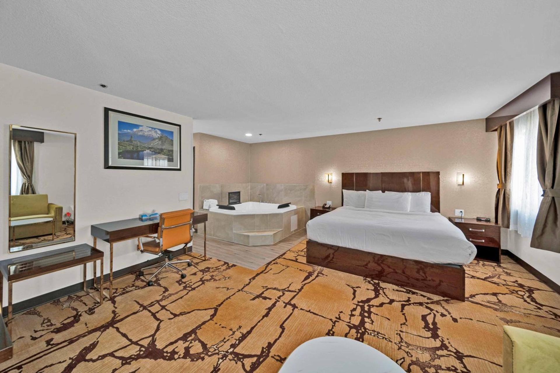 Baymont by Wyndham Anderson photo 33