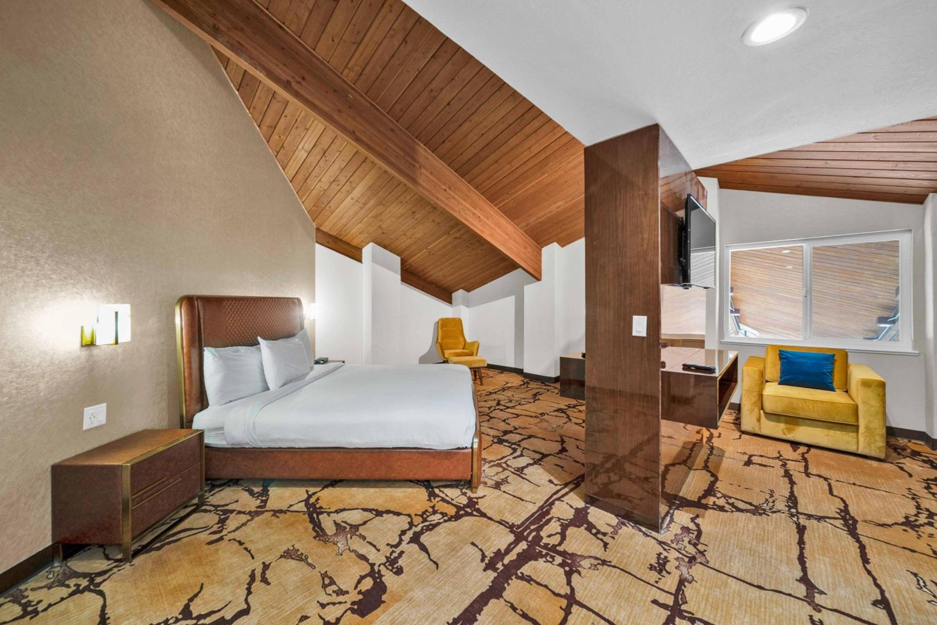 Baymont by Wyndham Anderson photo 36