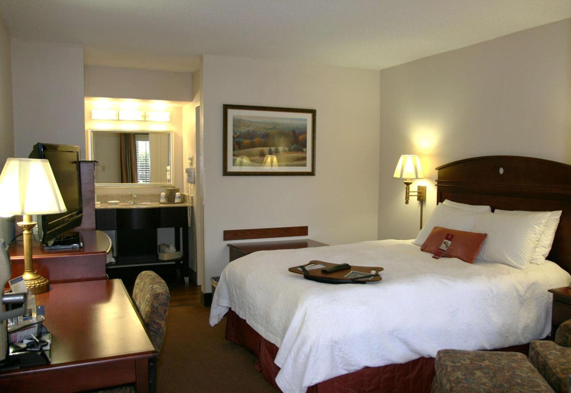 Hampton Inn Dalton photo 10