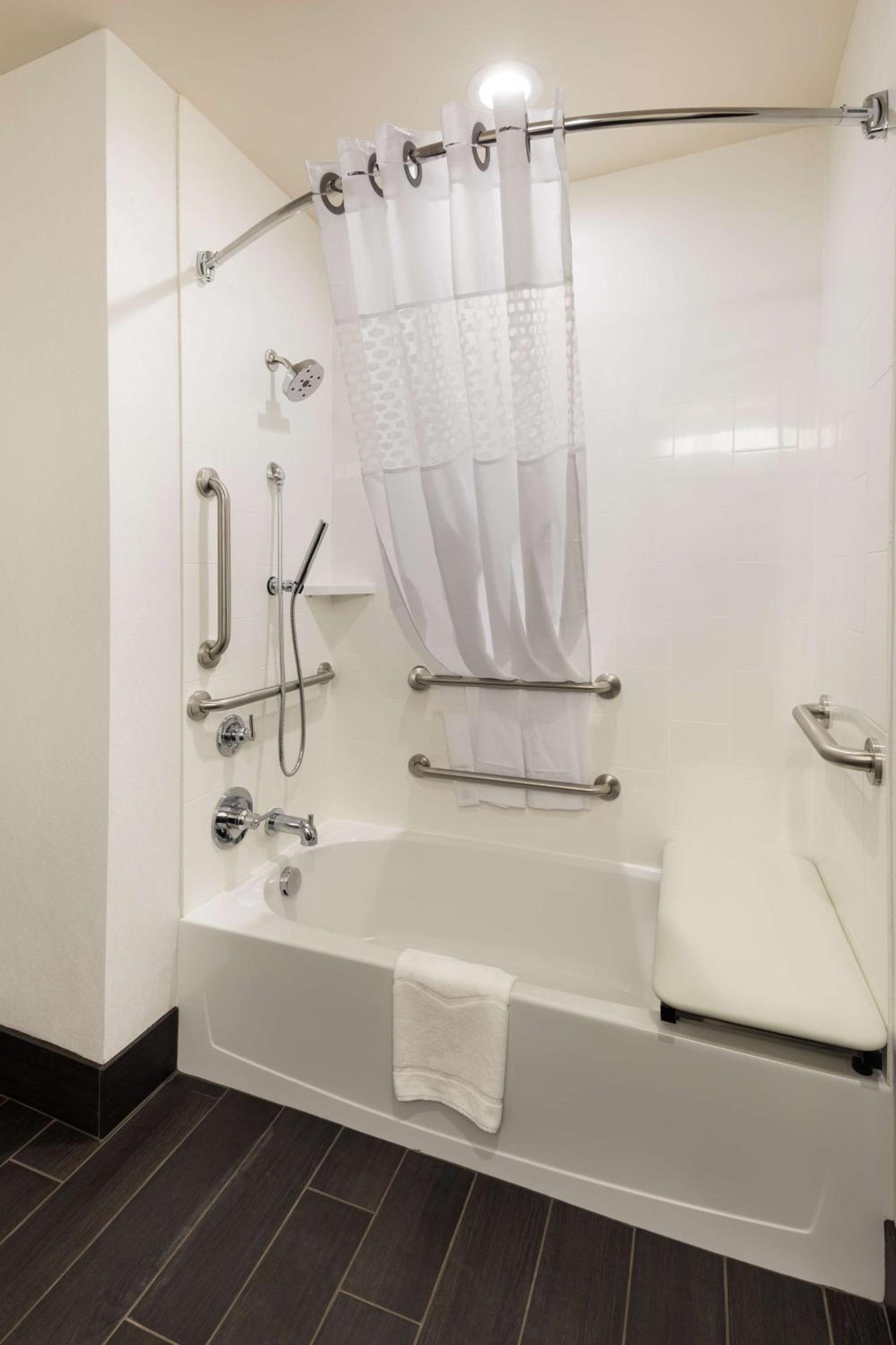 Hampton Inn Morristown, I-81, TN photo 13