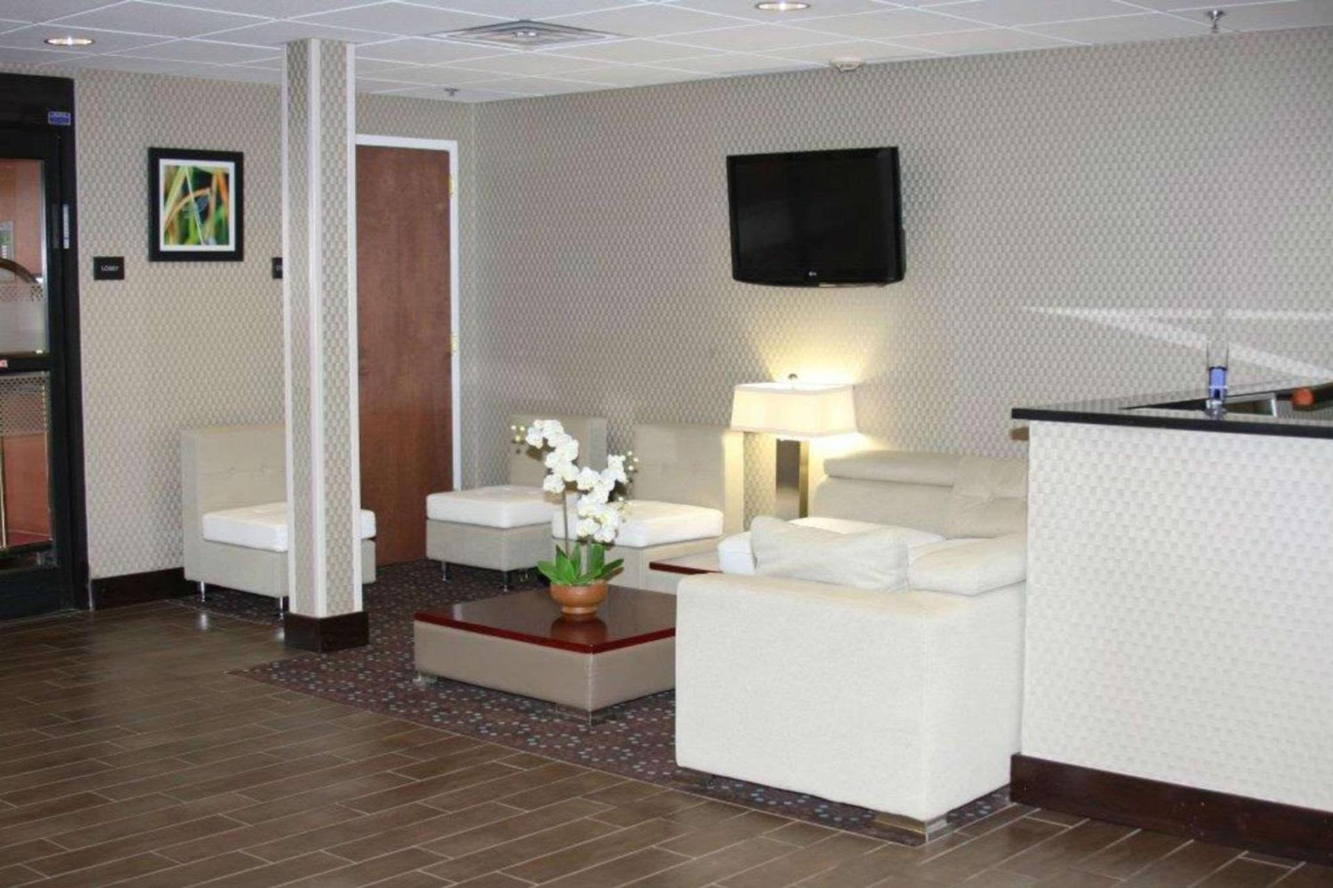 Hampton Inn Williamston photo 3
