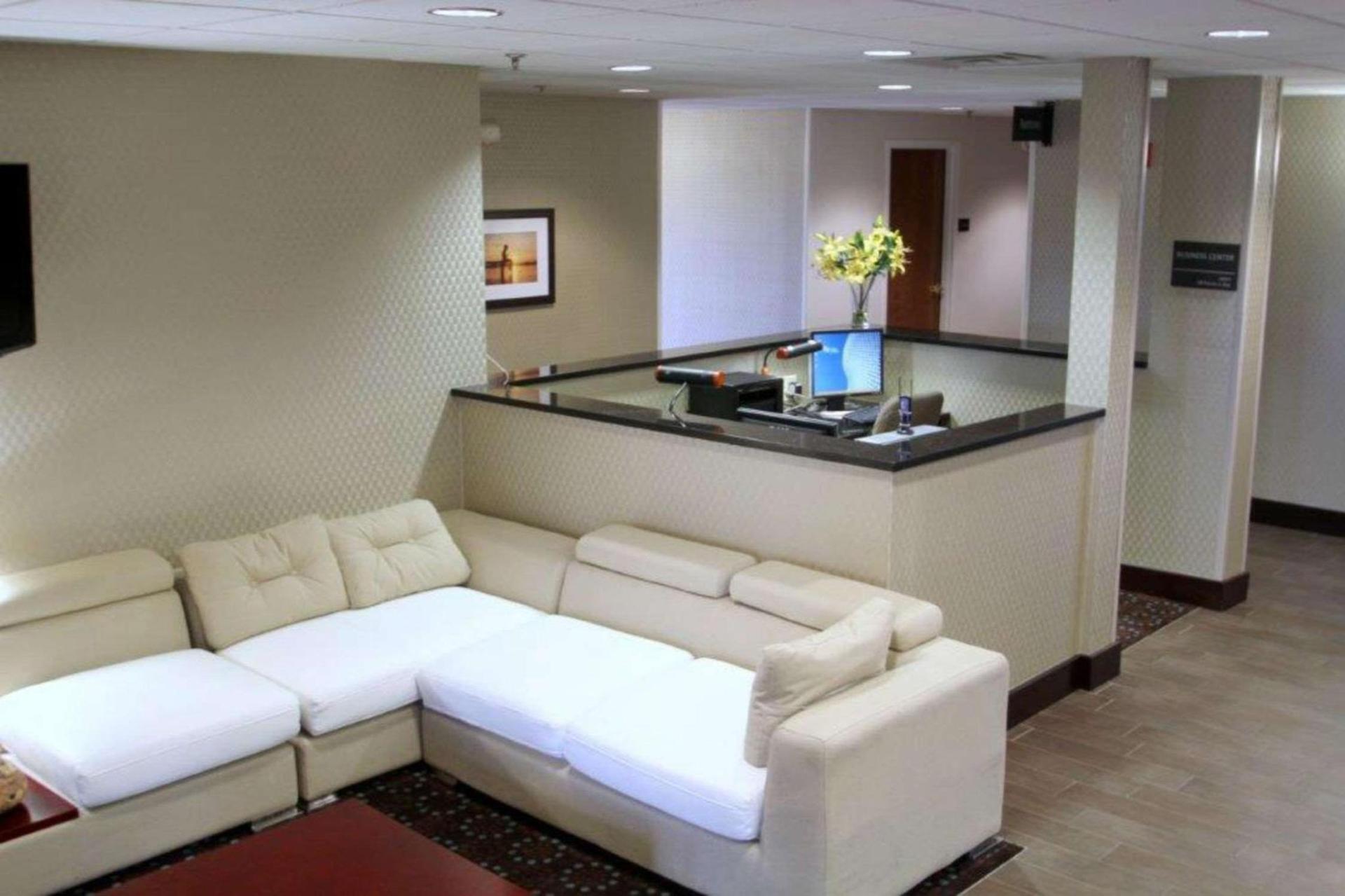 Hampton Inn Williamston photo 2