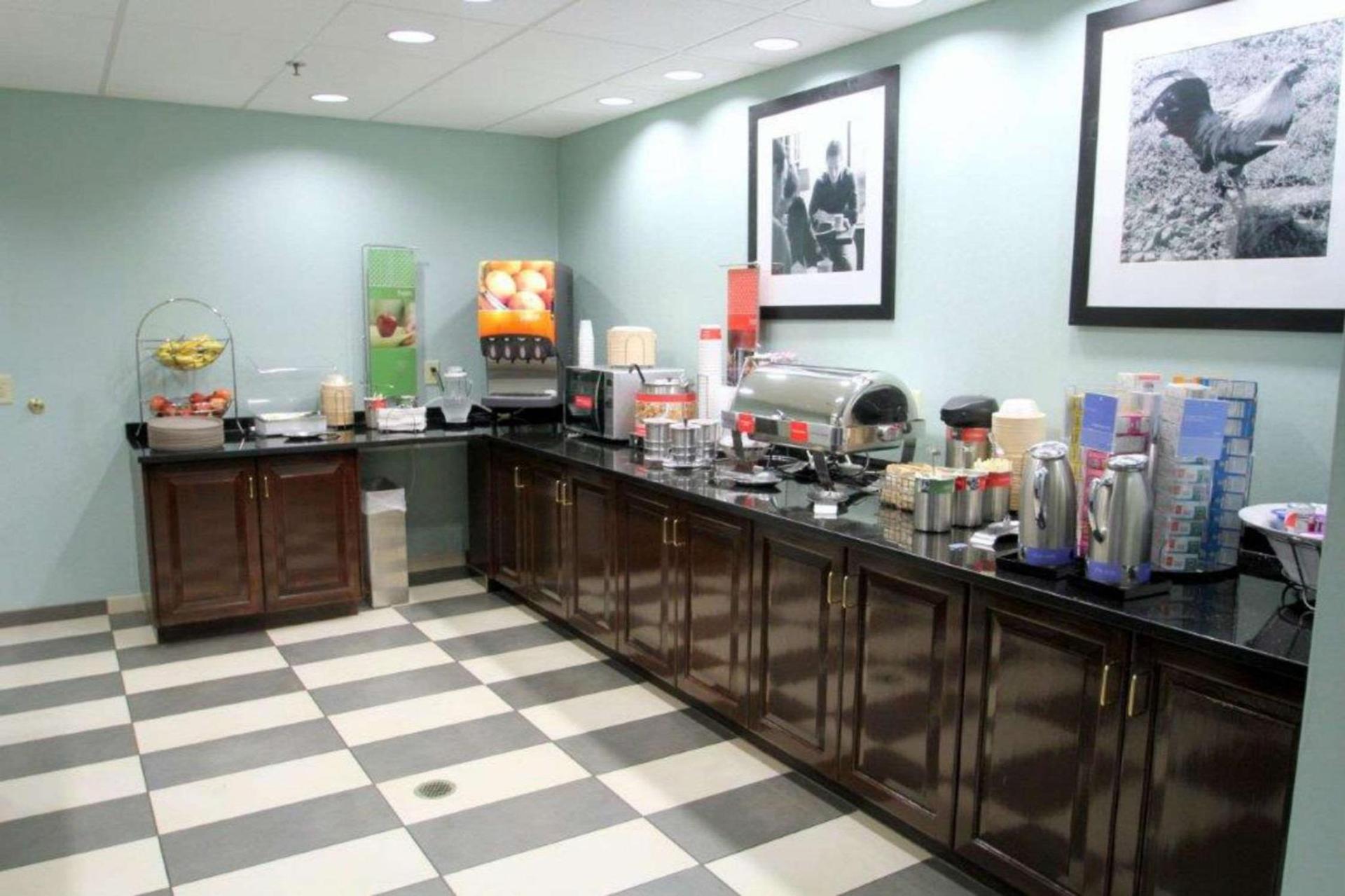 Hampton Inn Williamston photo 8