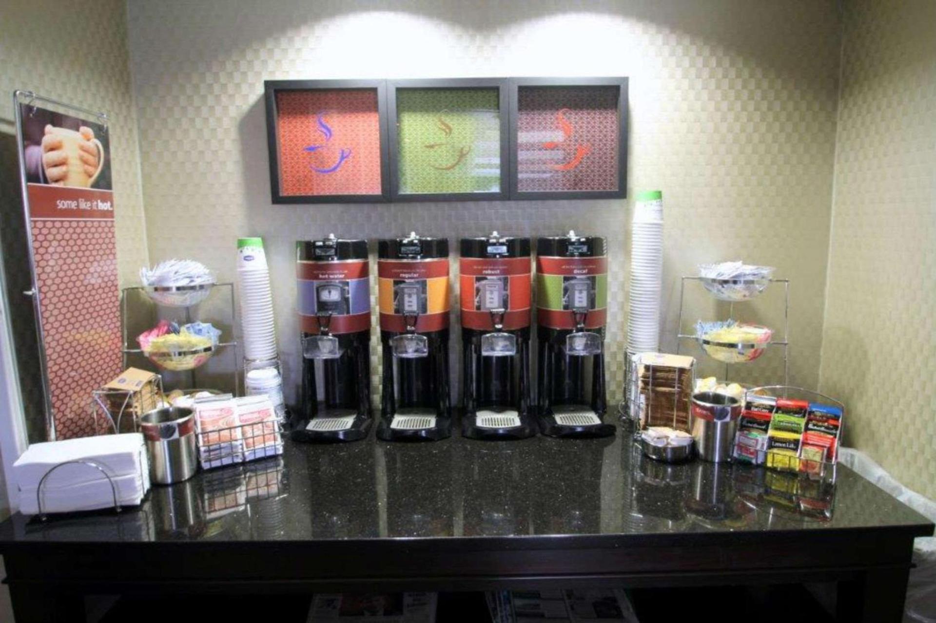 Hampton Inn Williamston photo 14