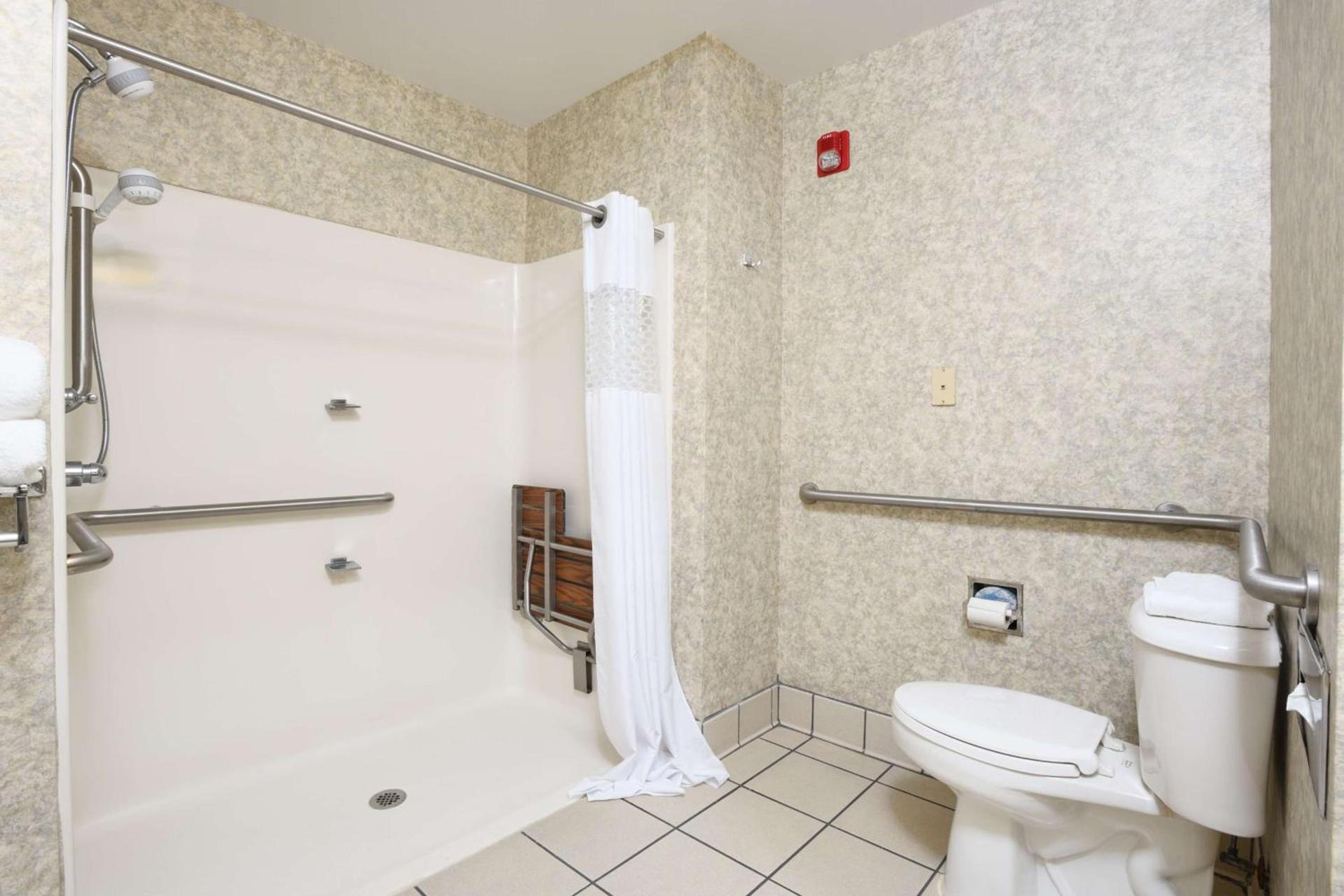 Hampton Inn Williamston photo 11