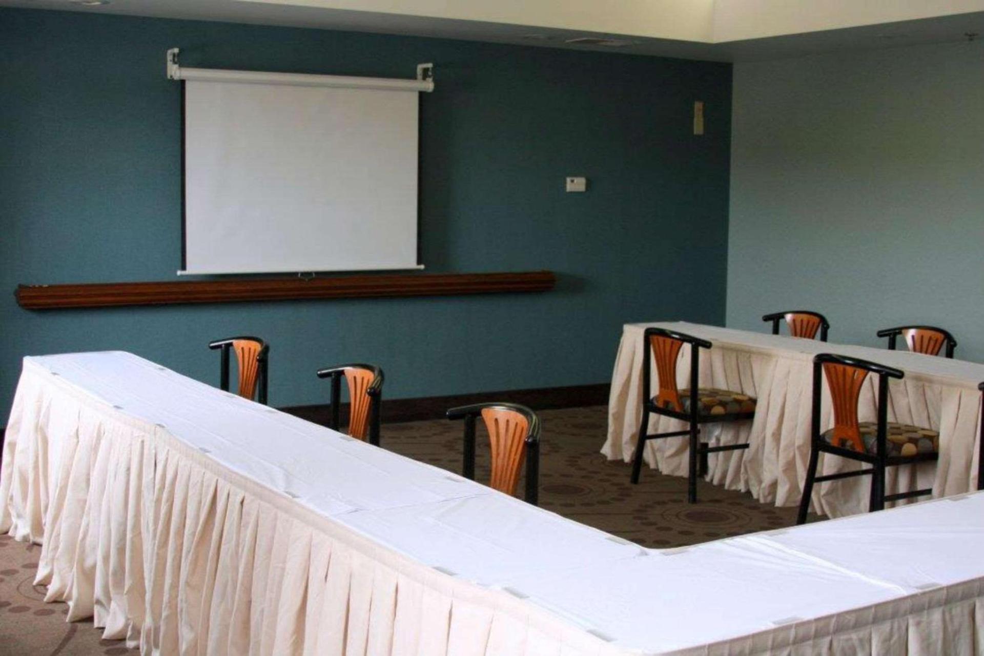 Hampton Inn Williamston photo 9