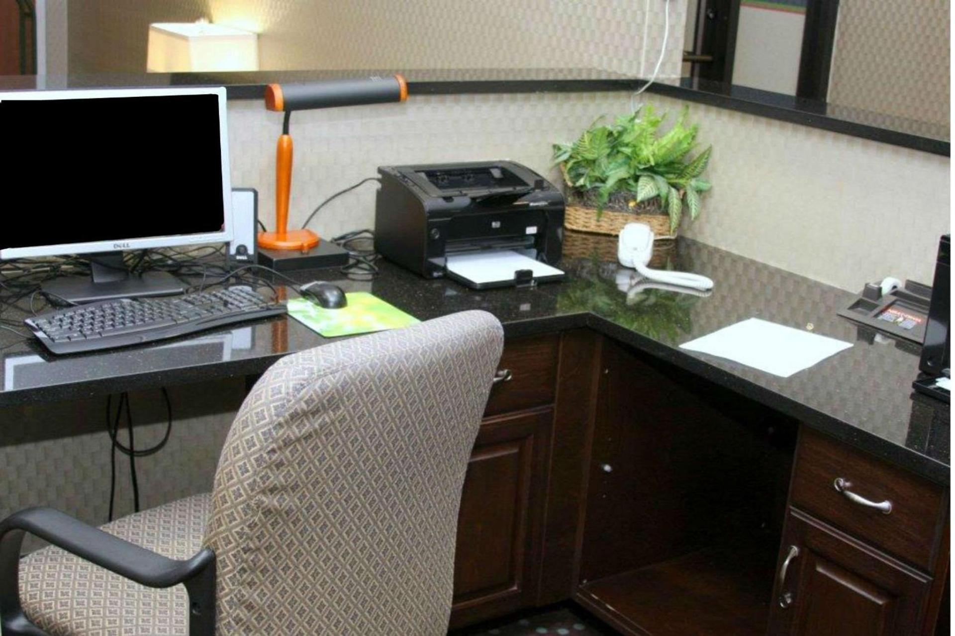 Hampton Inn Williamston photo 16