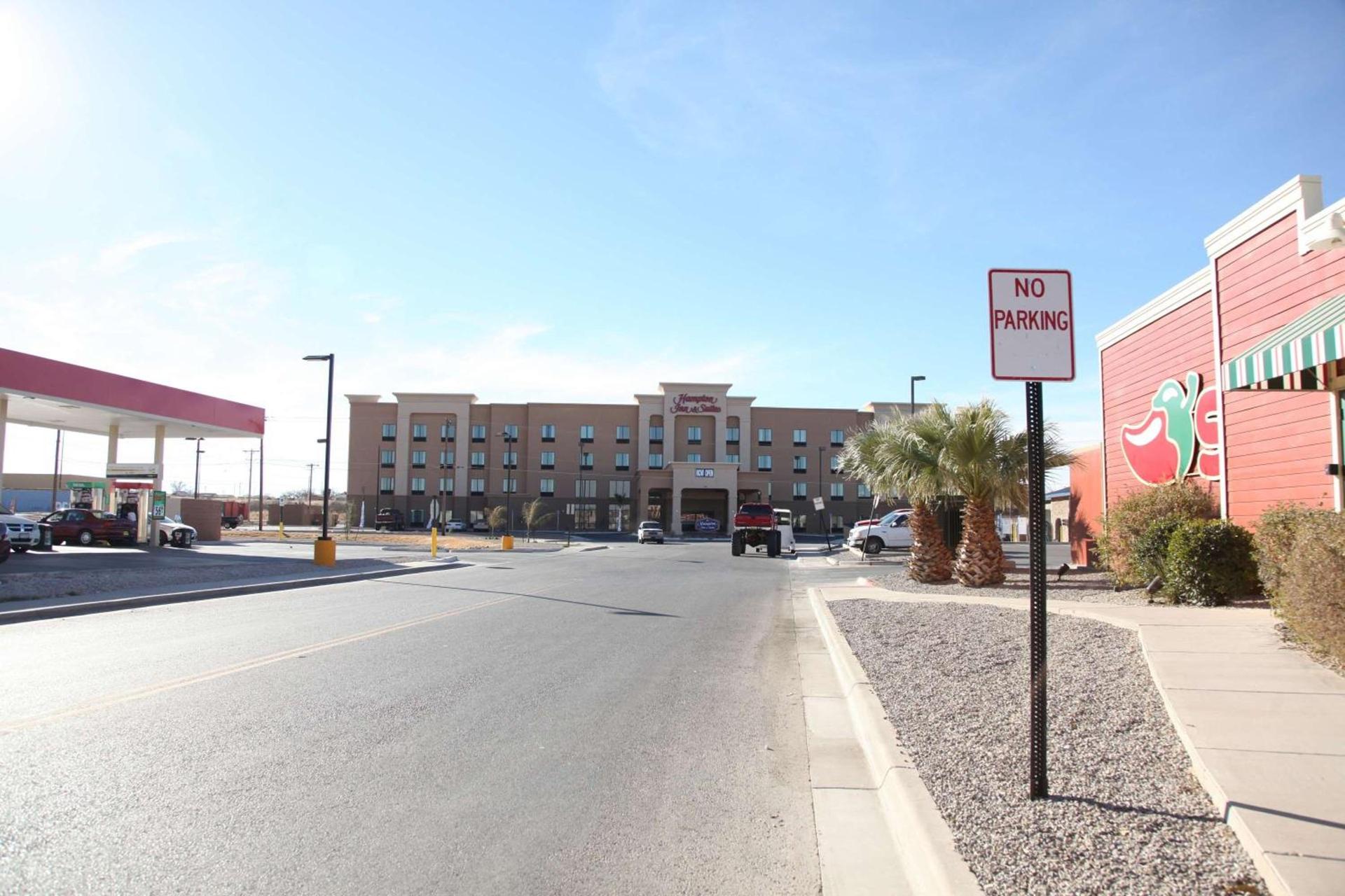 Hampton Inn & Suites Carlsbad photo 2